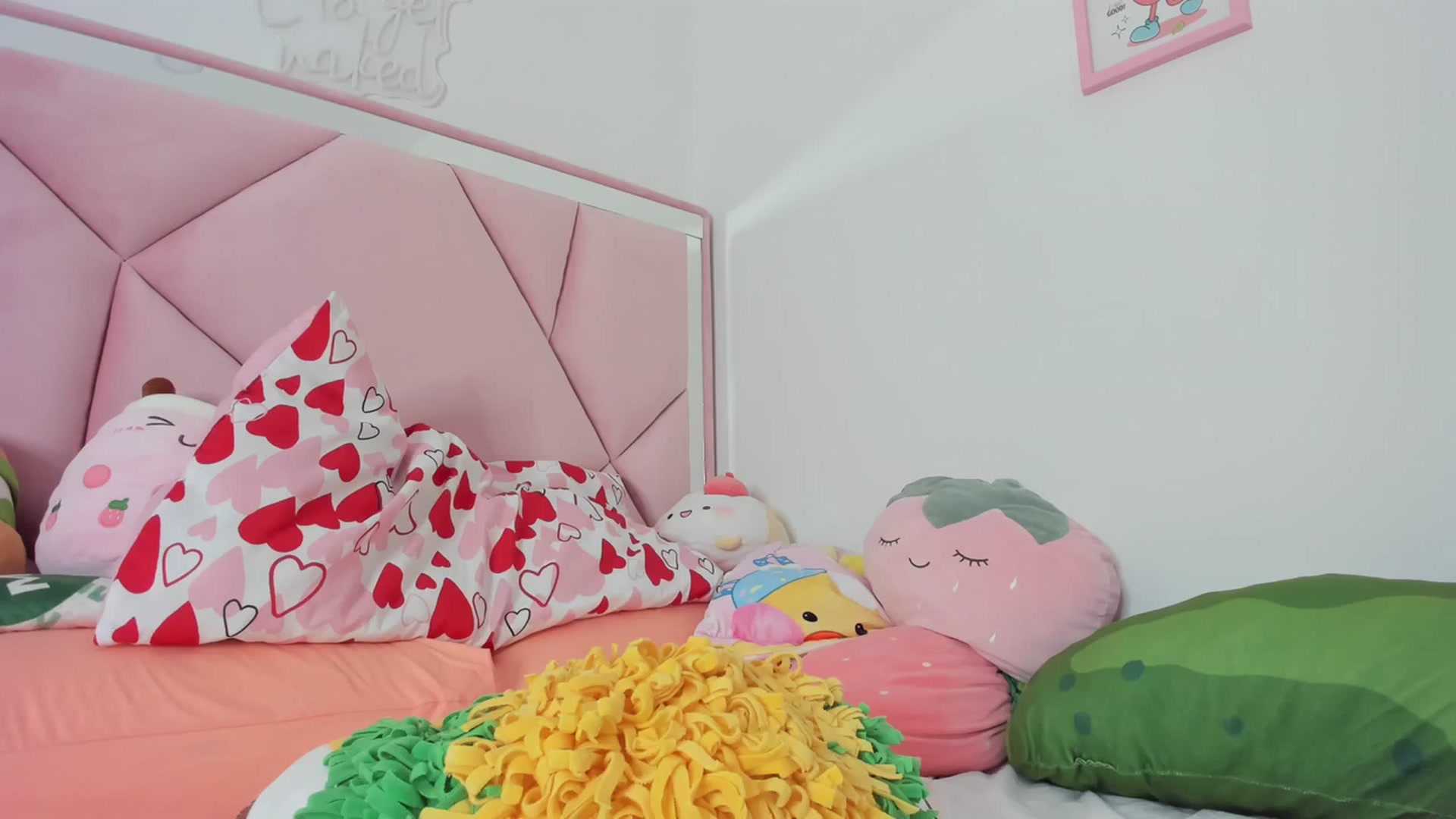 Gallery image thumbnail from Cherrycute666's myfreecams stream on, 03/05/2024, 08:14 image 17 of 20