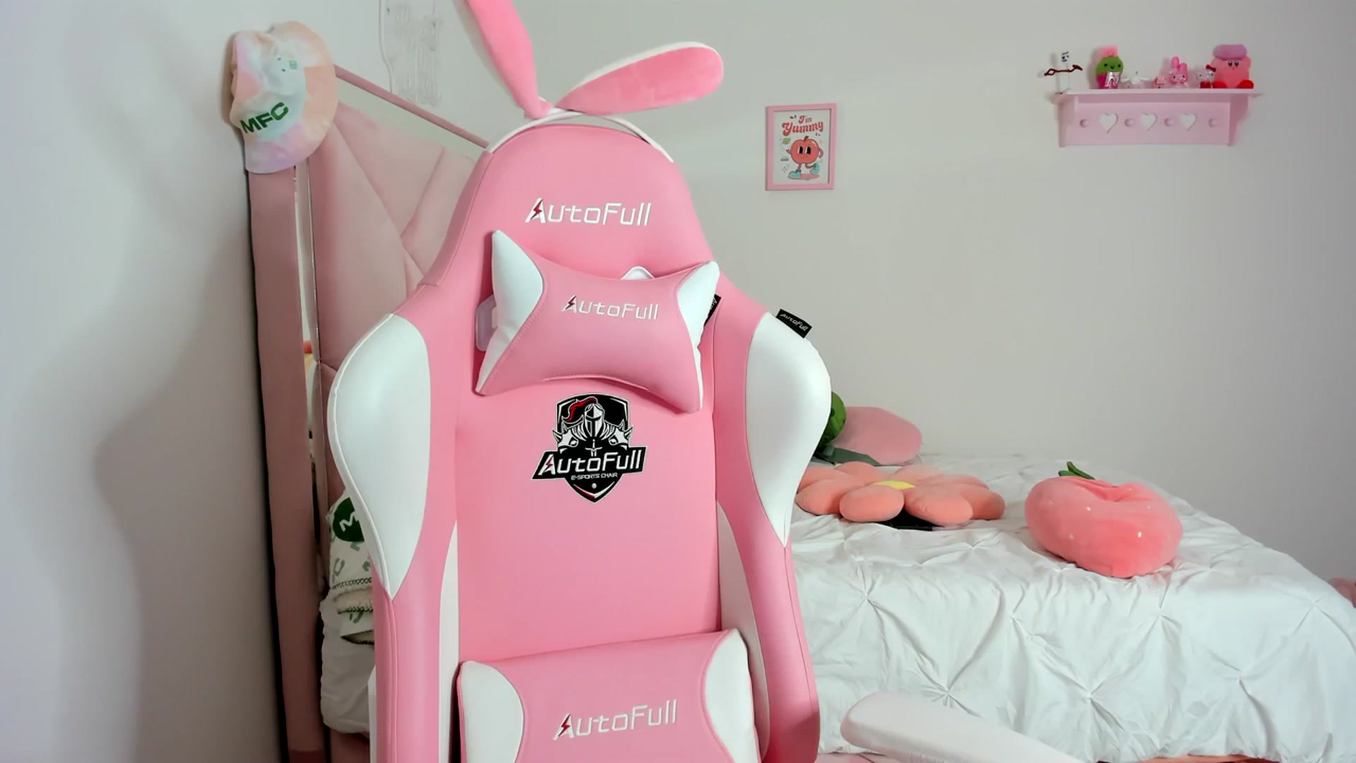 Gallery image thumbnail from Cherrycute666's myfreecams stream on, 03/07/2024, 08:33 image 8 of 20