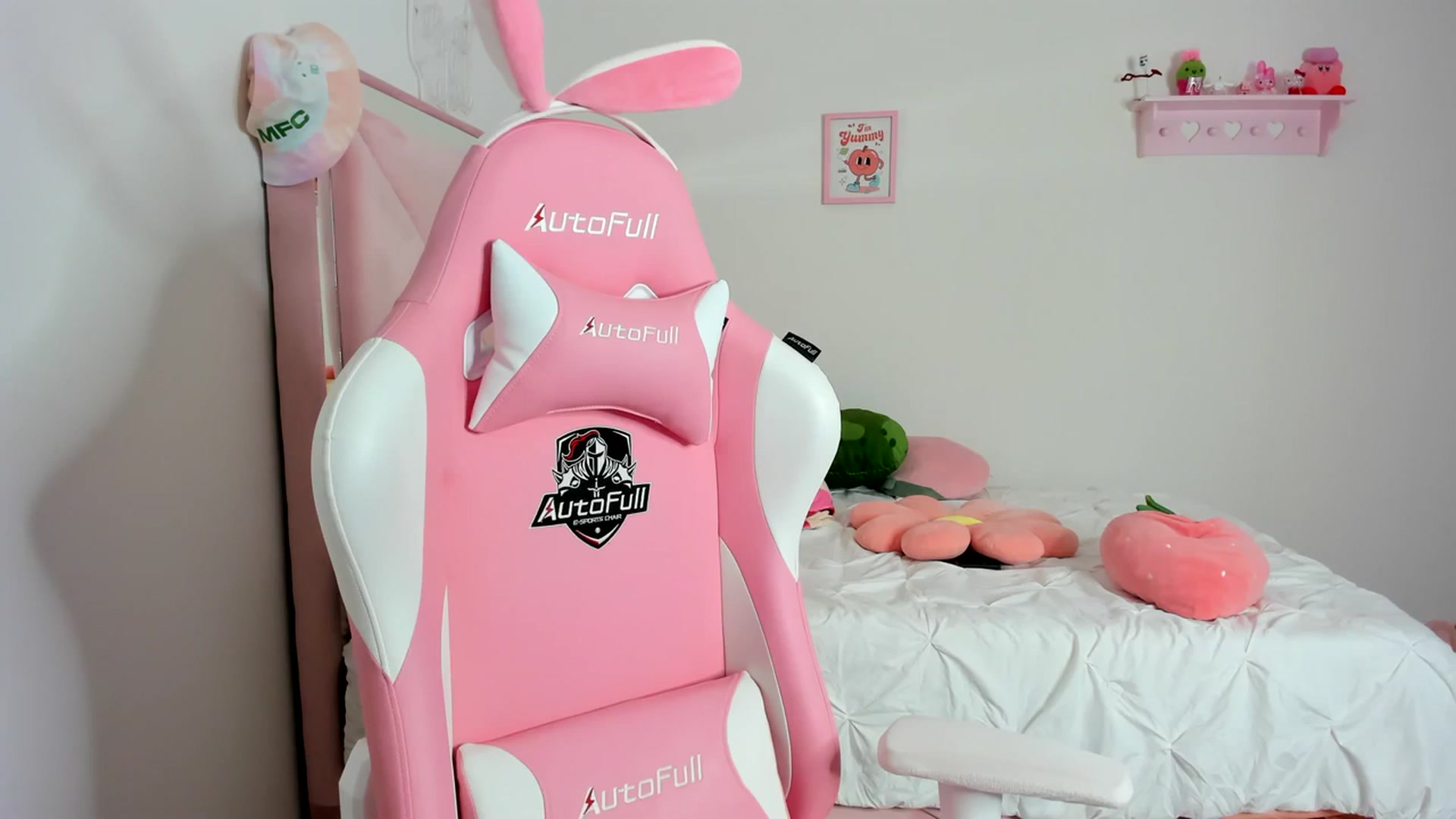 Gallery image thumbnail from Cherrycute666's myfreecams stream on, 03/07/2024, 08:33 image 9 of 20