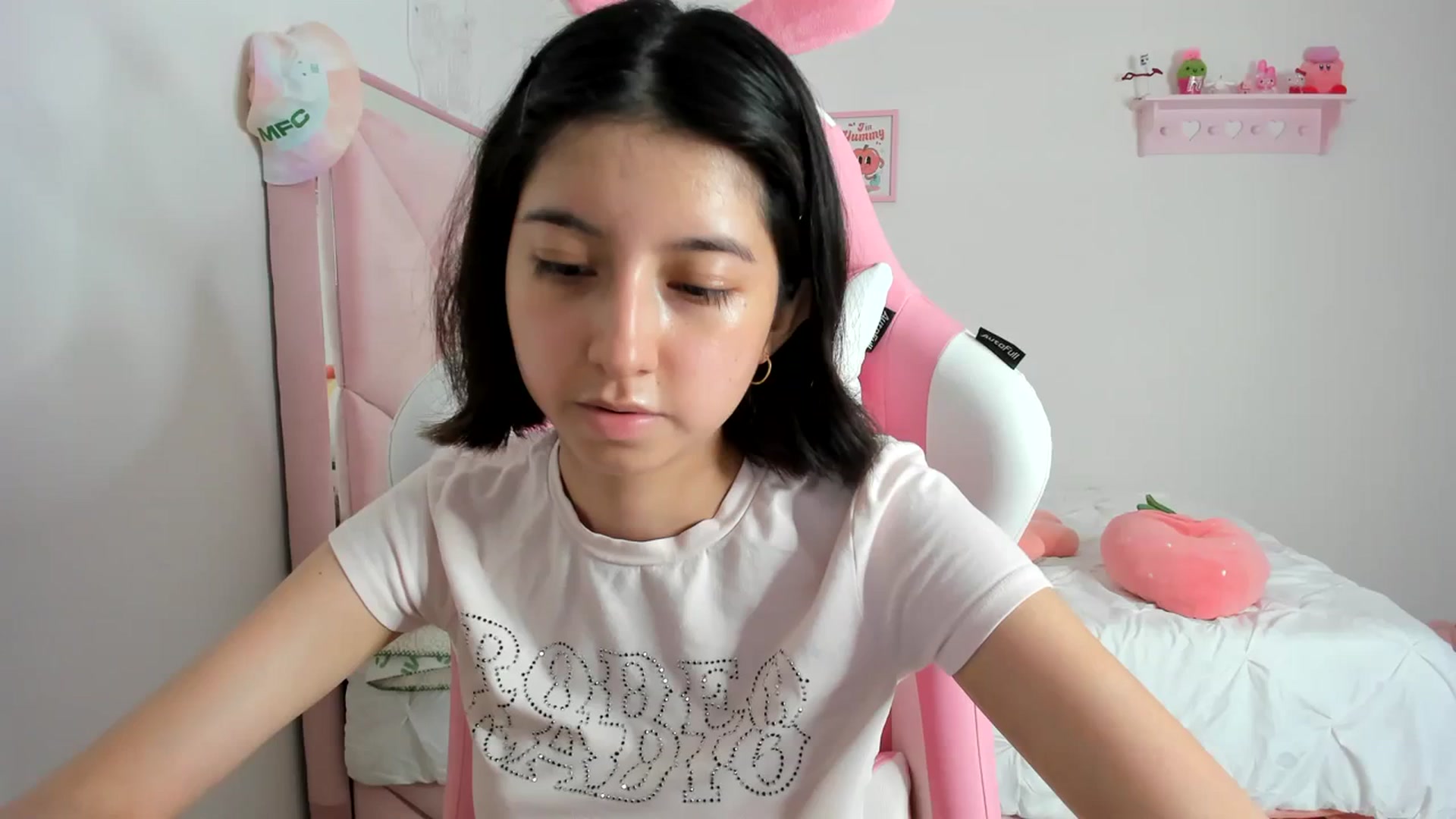 Gallery image thumbnail from Cherrycute666's myfreecams stream on, 03/07/2024, 08:33 image 12 of 20