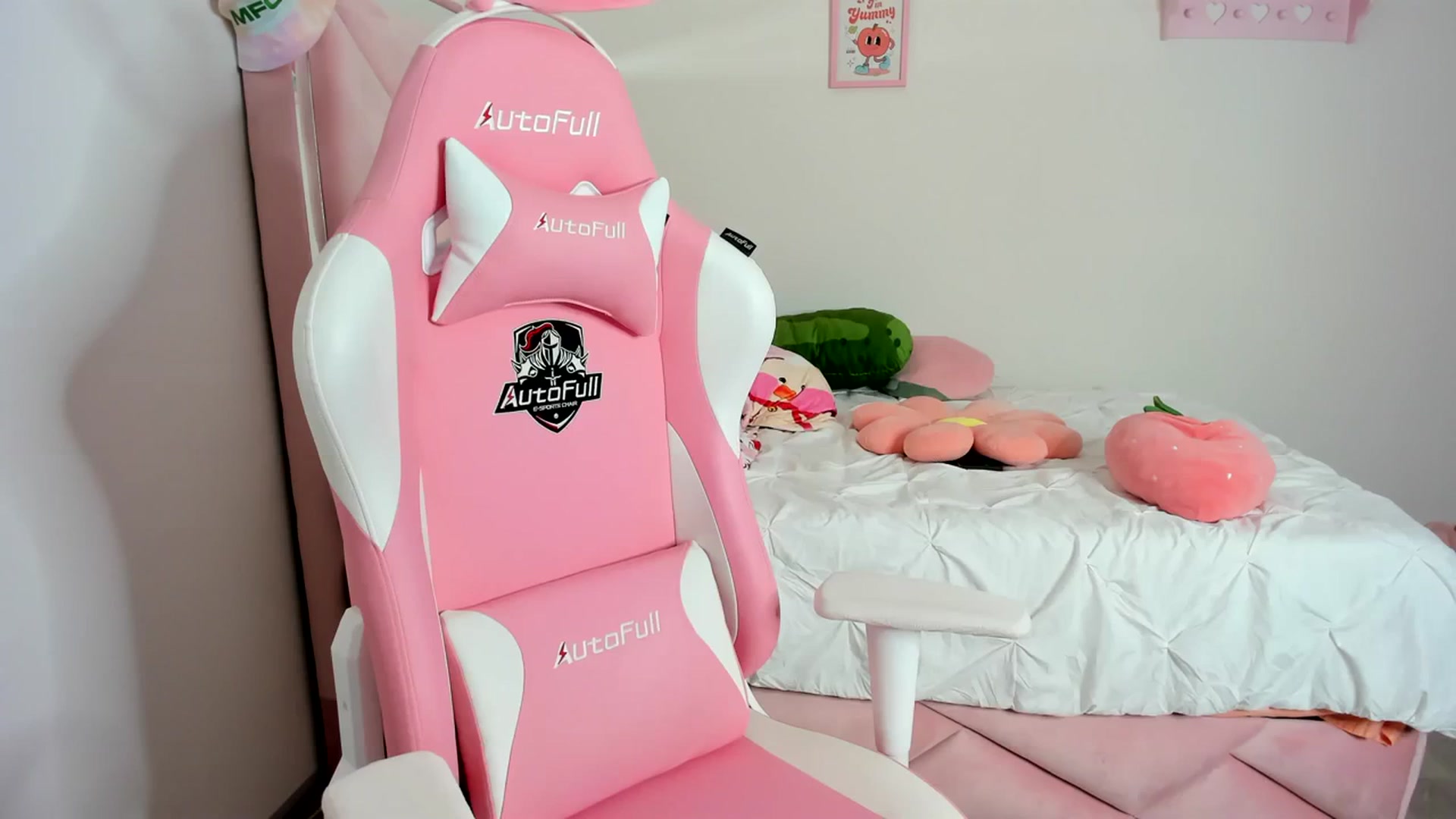 Gallery image thumbnail from Cherrycute666's myfreecams stream on, 03/07/2024, 08:33 image 7 of 20