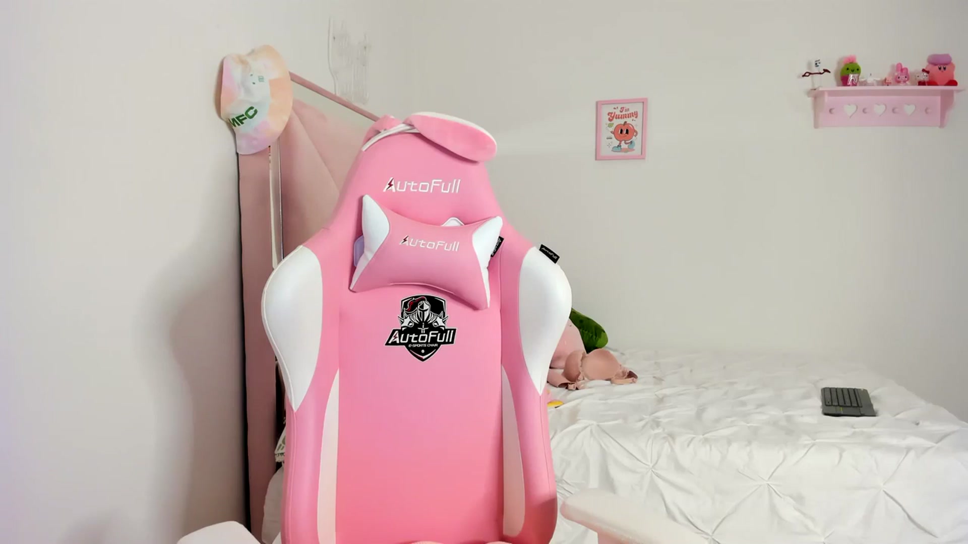 Gallery image thumbnail from Cherrycute666's myfreecams stream on, 03/08/2024, 08:30 image 13 of 20