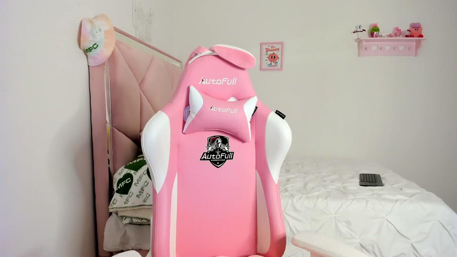 Gallery image thumbnail from Cherrycute666's myfreecams stream on, 03/08/2024, 08:30 image 8 of 20