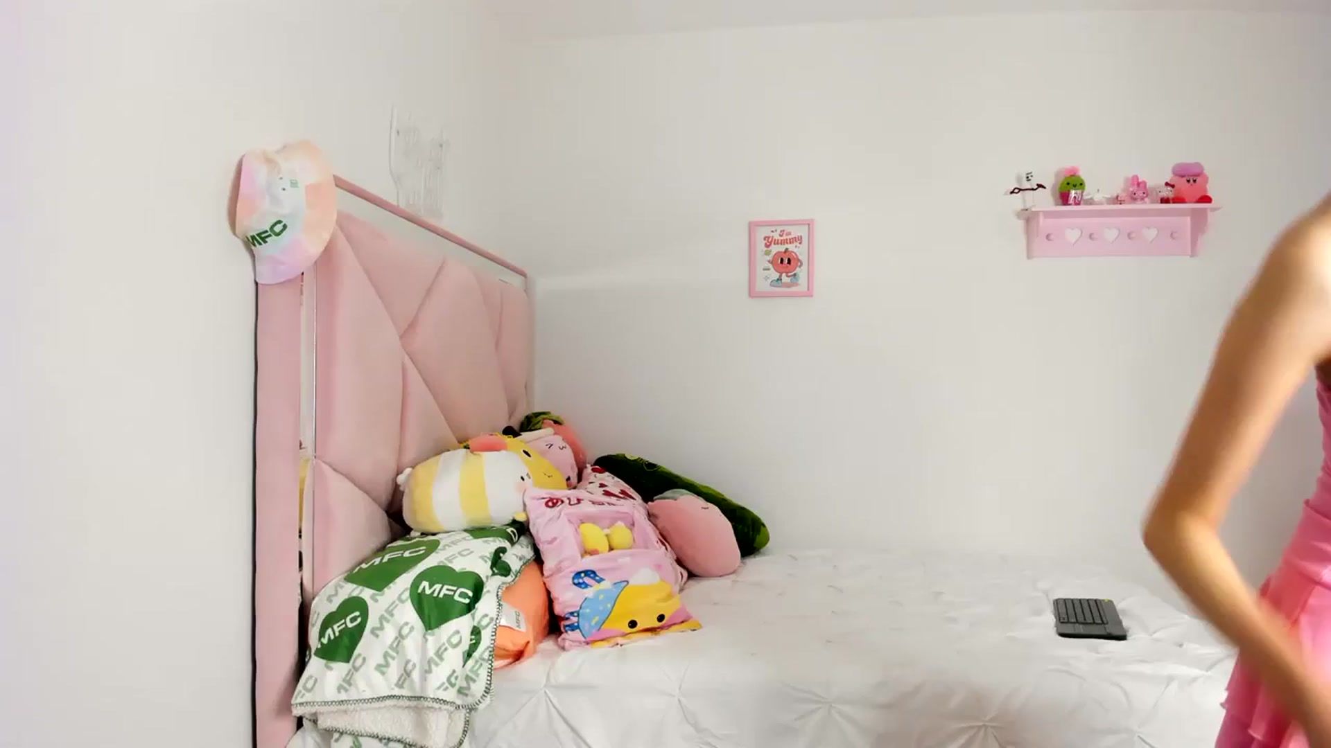 Gallery image thumbnail from Cherrycute666's myfreecams stream on, 03/08/2024, 08:30 image 3 of 20