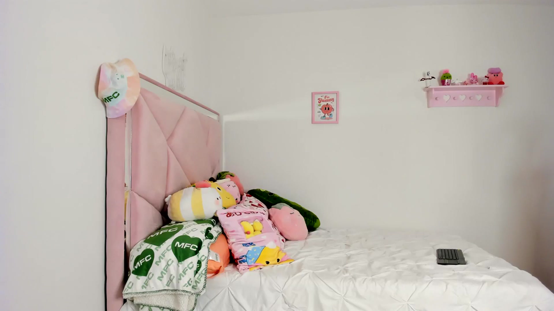 Gallery image thumbnail from Cherrycute666's myfreecams stream on, 03/08/2024, 08:30 image 4 of 20