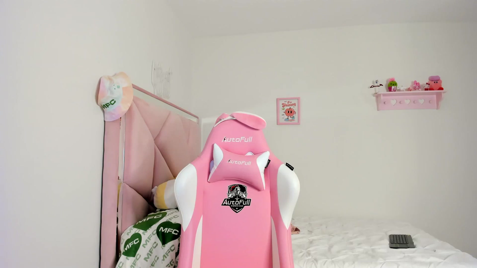 Gallery image thumbnail from Cherrycute666's myfreecams stream on, 03/08/2024, 08:30 image 7 of 20