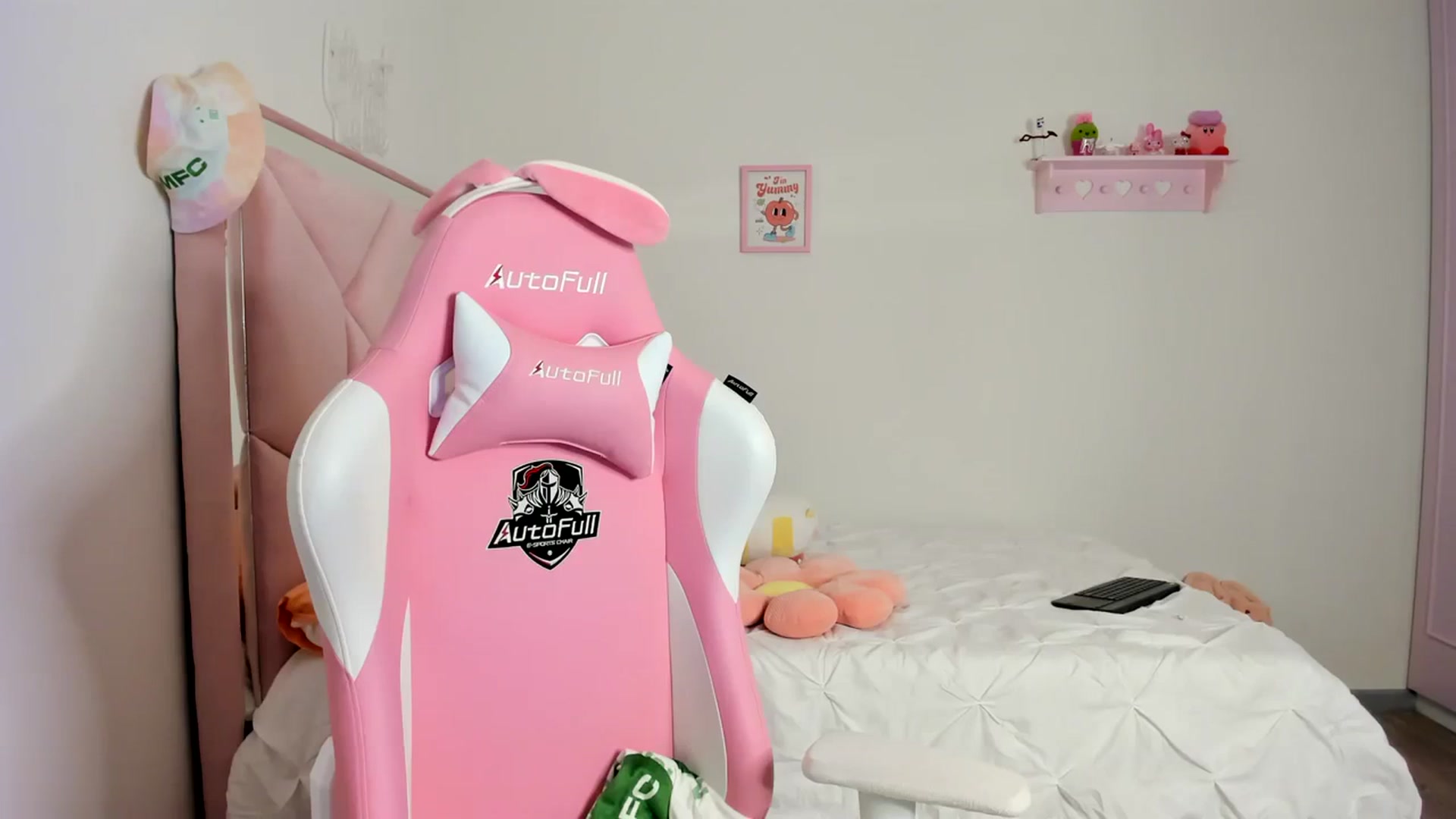 Gallery image thumbnail from Cherrycute666's myfreecams stream on, 03/08/2024, 10:05 image 5 of 20