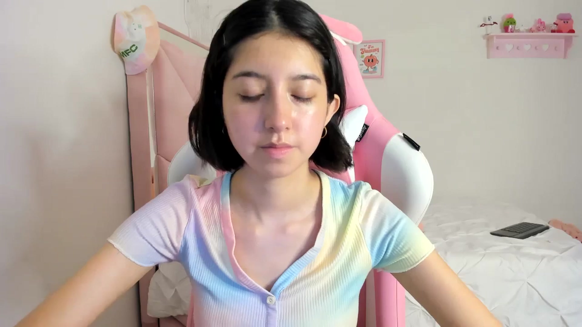 Gallery image thumbnail from Cherrycute666's myfreecams stream on, 03/08/2024, 10:05 image 14 of 20