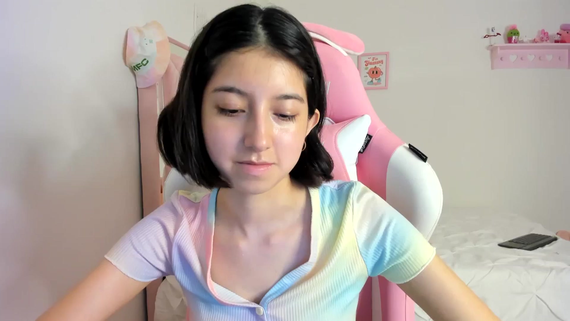 Gallery image thumbnail from Cherrycute666's myfreecams stream on, 03/08/2024, 10:05 image 20 of 20