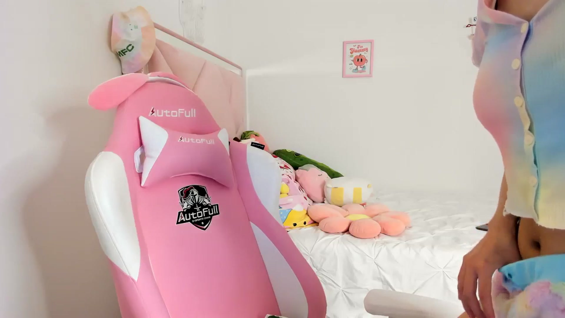 Gallery image thumbnail from Cherrycute666's myfreecams stream on, 03/08/2024, 10:05 image 15 of 20