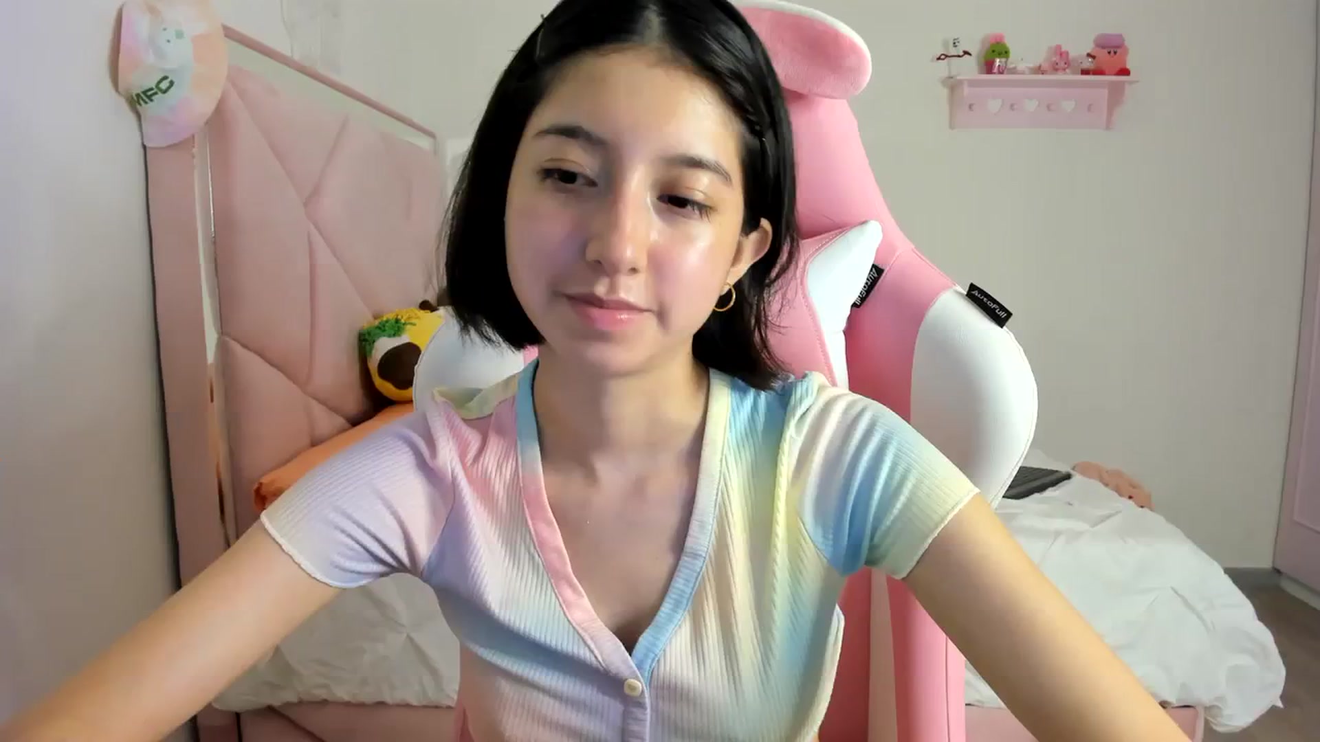 Gallery image thumbnail from Cherrycute666's myfreecams stream on, 03/08/2024, 10:05 image 1 of 20
