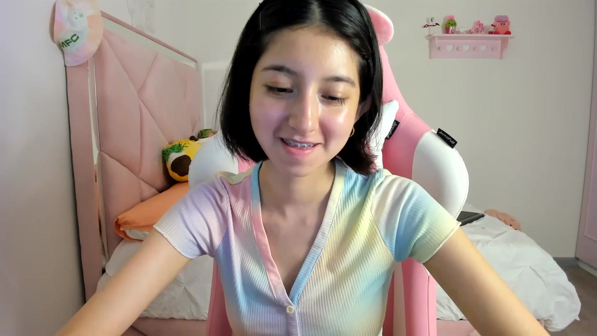Gallery image thumbnail from Cherrycute666's myfreecams stream on, 03/08/2024, 10:05 image 2 of 20