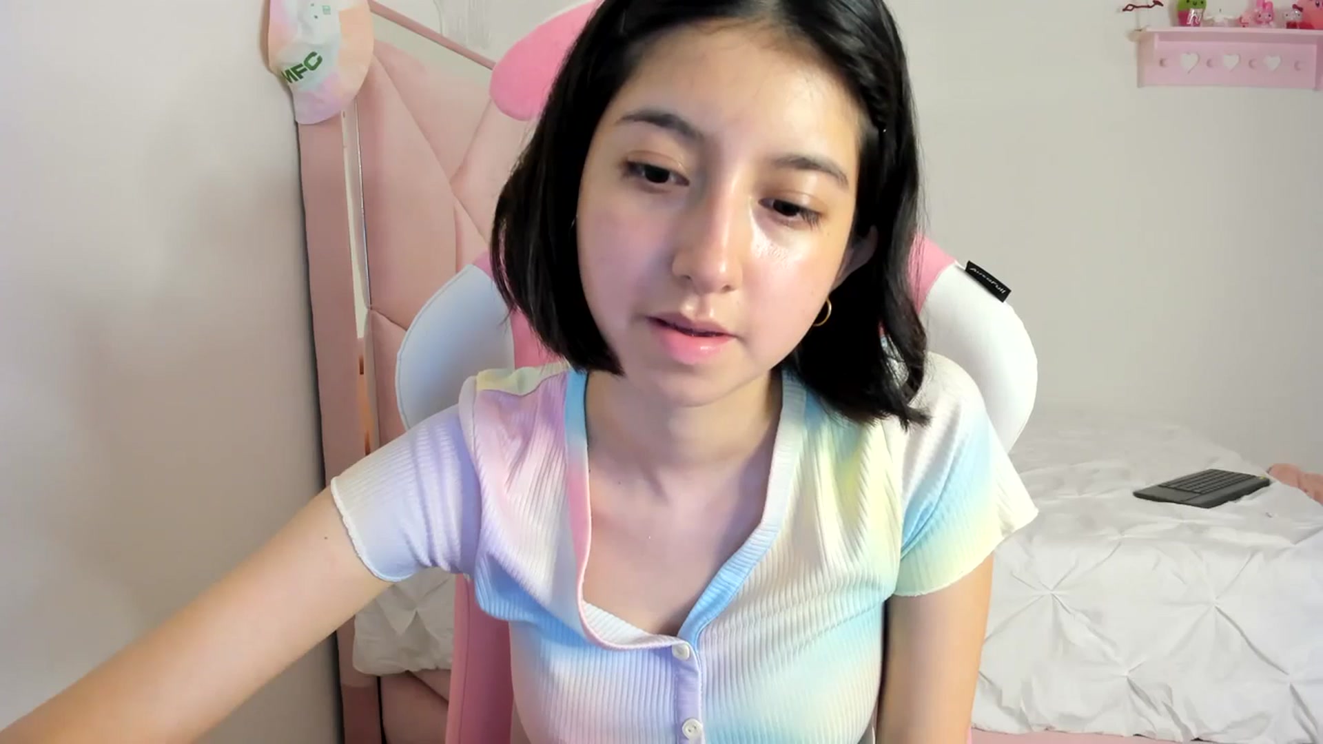 Gallery image thumbnail from Cherrycute666's myfreecams stream on, 03/08/2024, 10:05 image 18 of 20