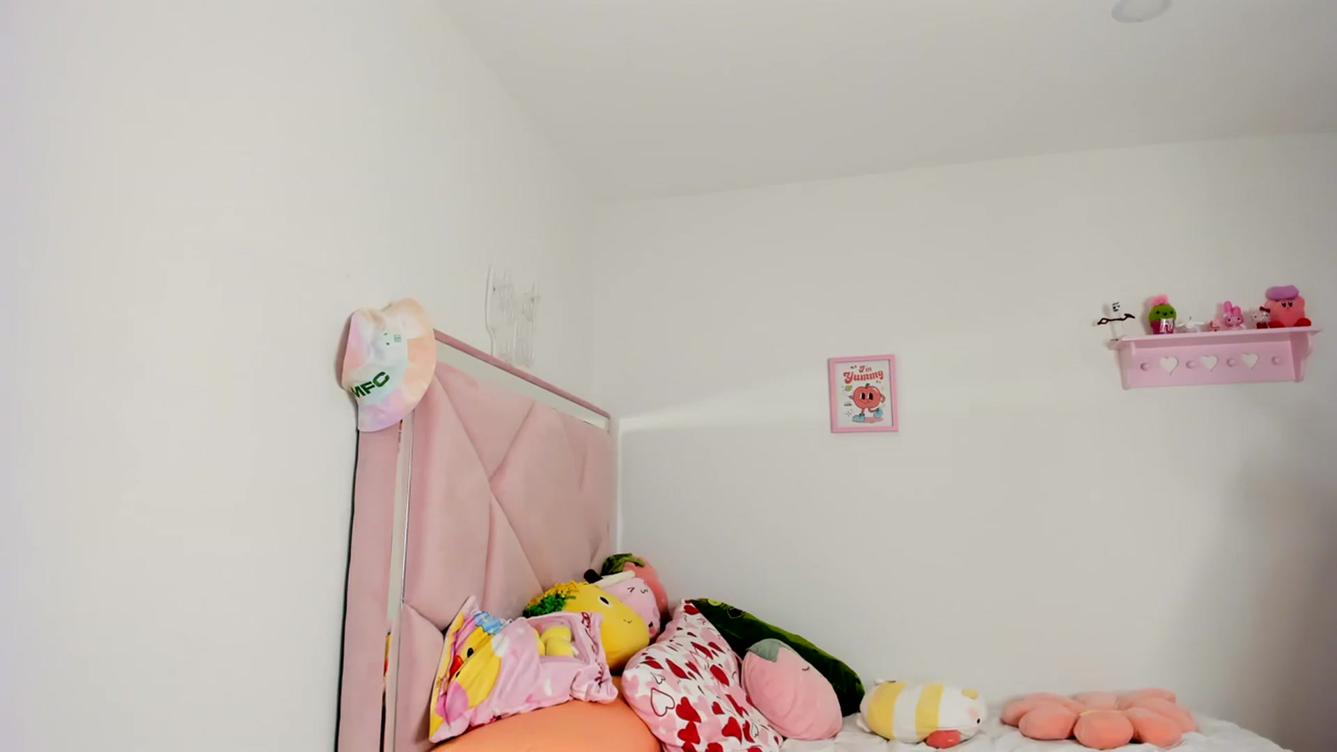 Gallery image thumbnail from Cherrycute666's myfreecams stream on, 03/09/2024, 02:52 image 13 of 20