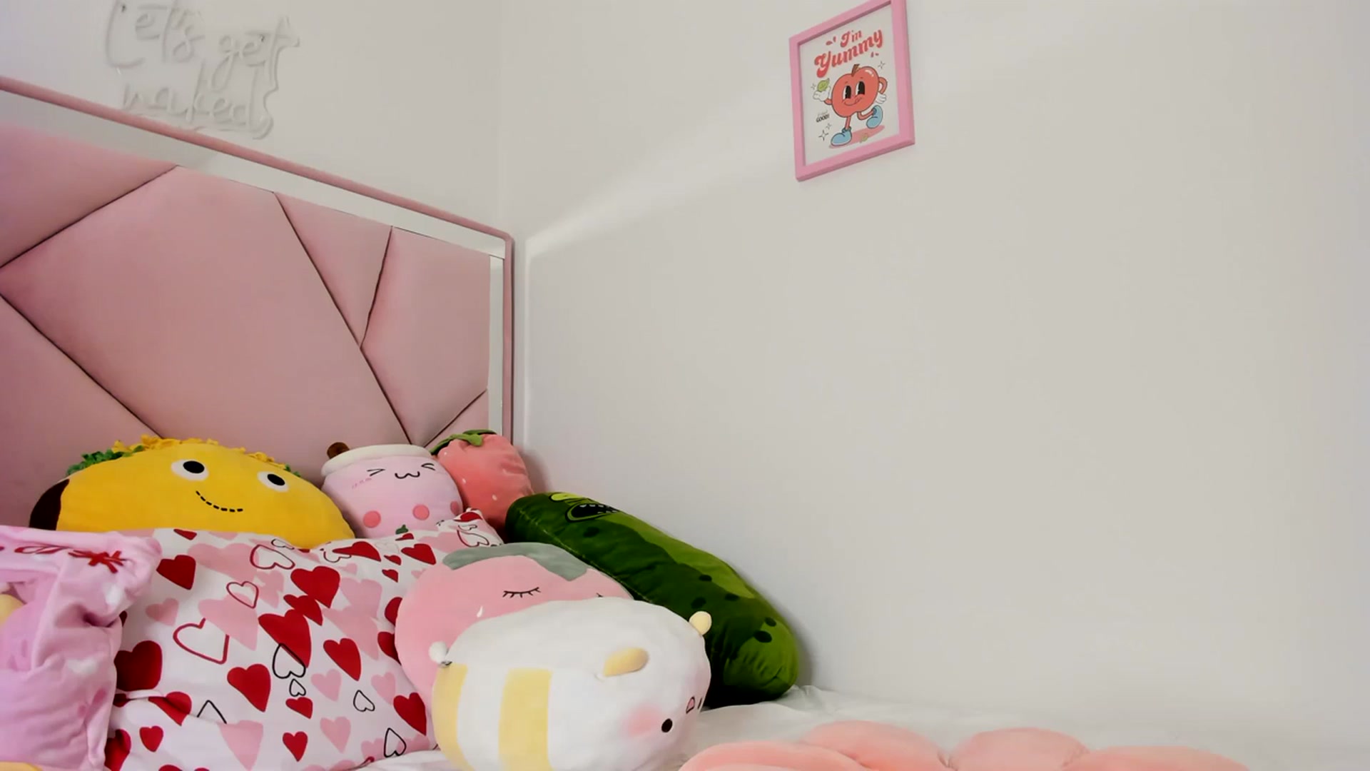 Gallery image thumbnail from Cherrycute666's myfreecams stream on, 03/09/2024, 02:52 image 1 of 20