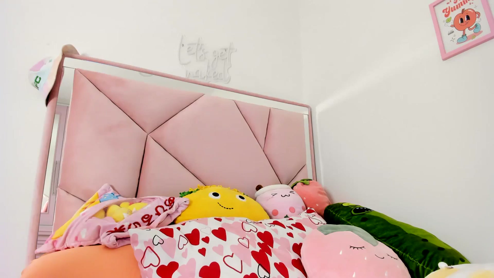 Gallery image thumbnail from Cherrycute666's myfreecams stream on, 03/09/2024, 02:52 image 9 of 20
