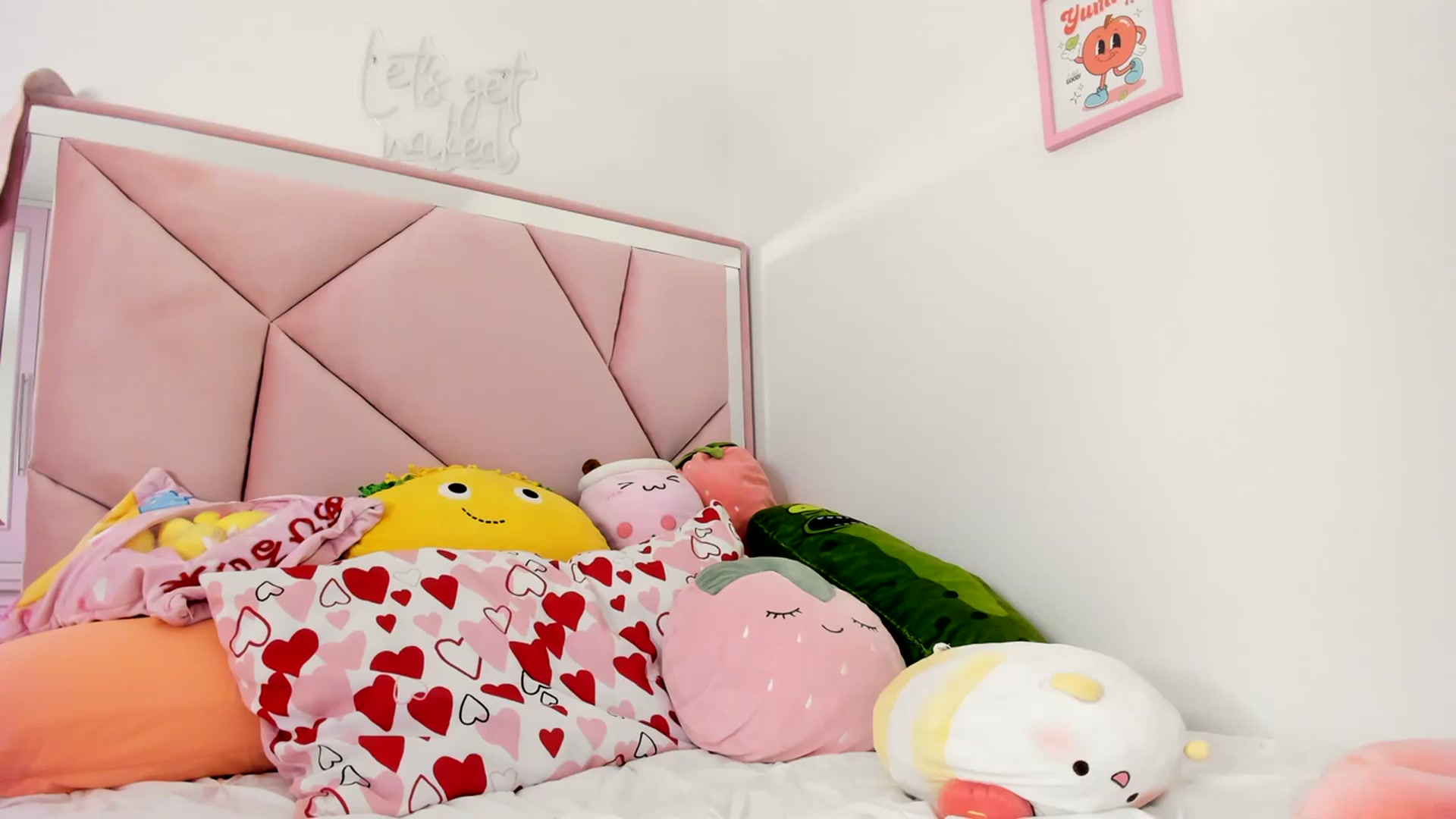 Gallery image thumbnail from Cherrycute666's myfreecams stream on, 03/09/2024, 04:04 image 3 of 20