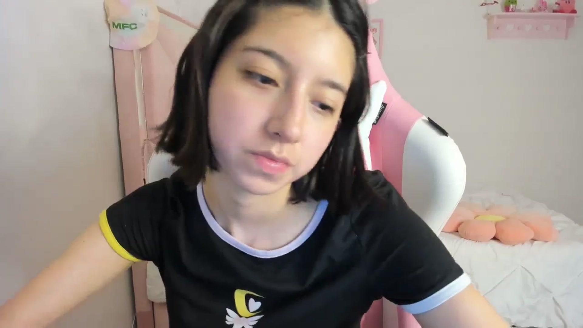 Gallery image thumbnail from Cherrycute666's myfreecams stream on, 03/11/2024, 07:29 image 4 of 20