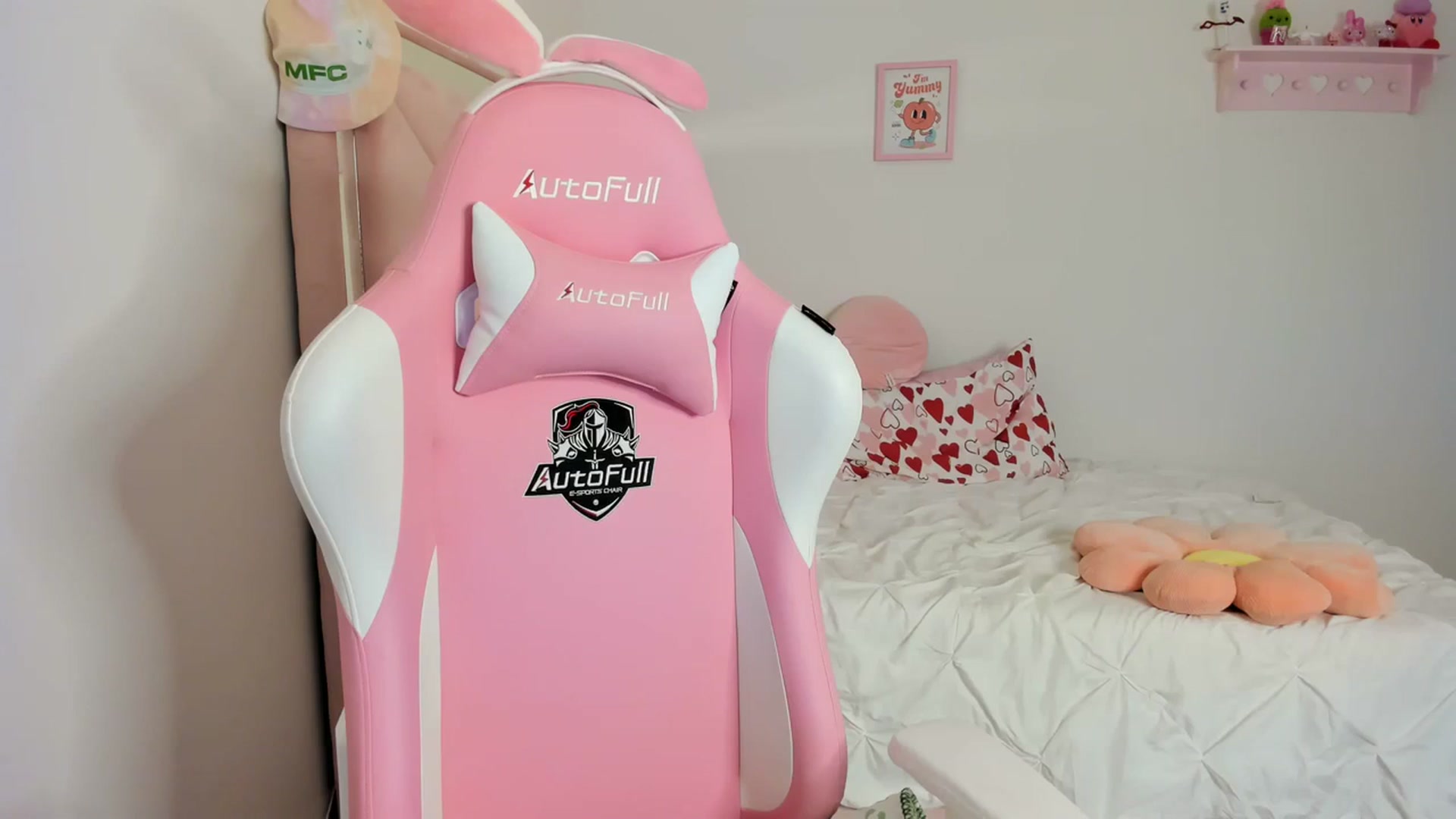 Gallery image thumbnail from Cherrycute666's myfreecams stream on, 03/11/2024, 07:29 image 6 of 20