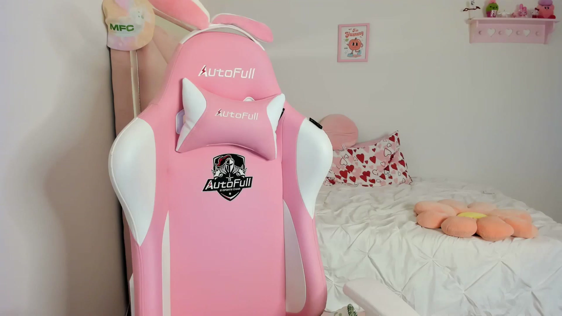 Gallery image thumbnail from Cherrycute666's myfreecams stream on, 03/11/2024, 07:29 image 7 of 20