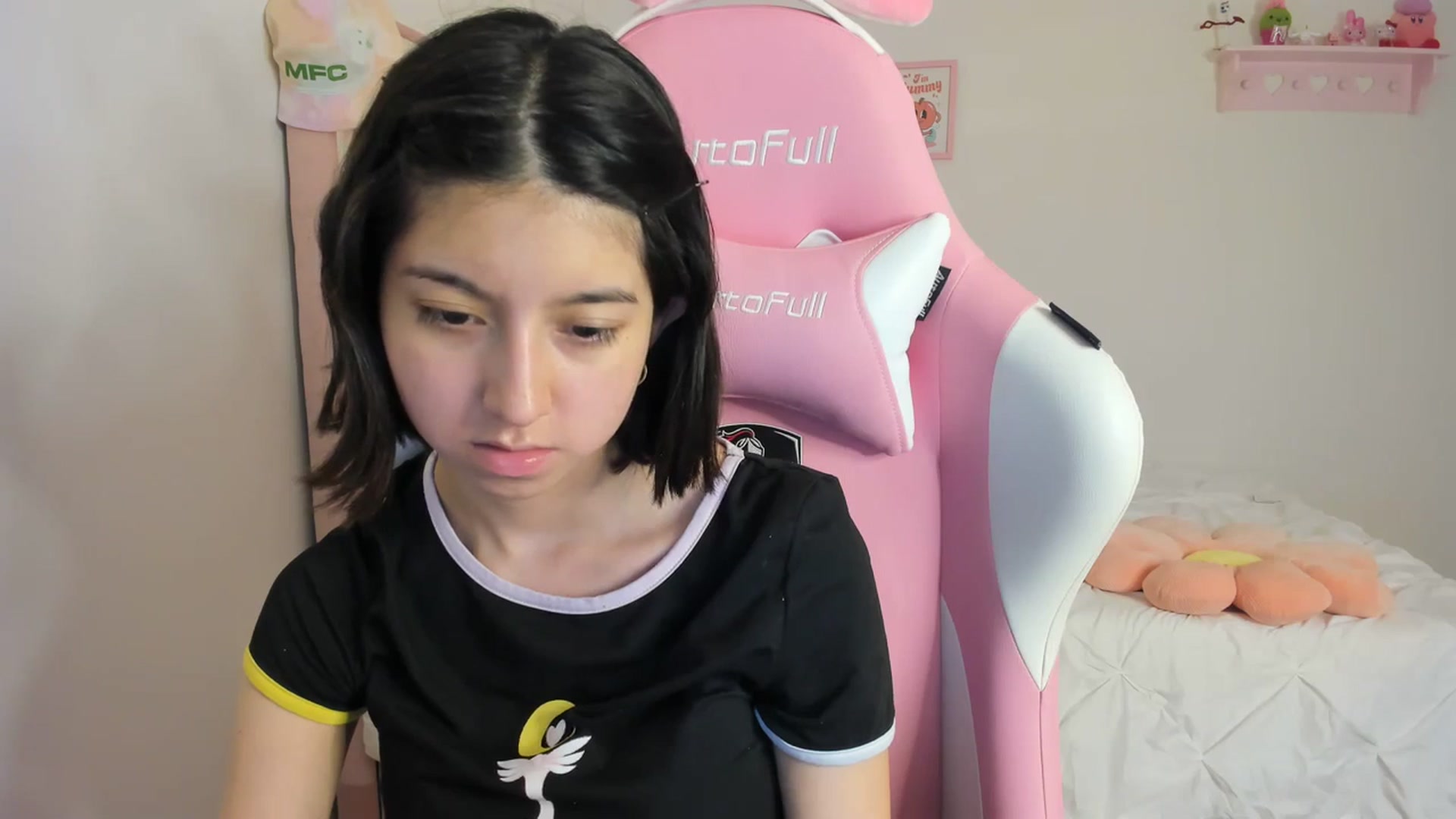 Gallery image thumbnail from Cherrycute666's myfreecams stream on, 03/11/2024, 07:29 image 5 of 20