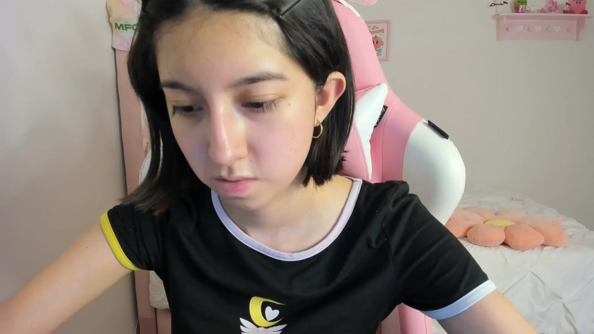 Gallery image thumbnail from Cherrycute666's myfreecams stream on, 03/11/2024, 07:29 image 1 of 20