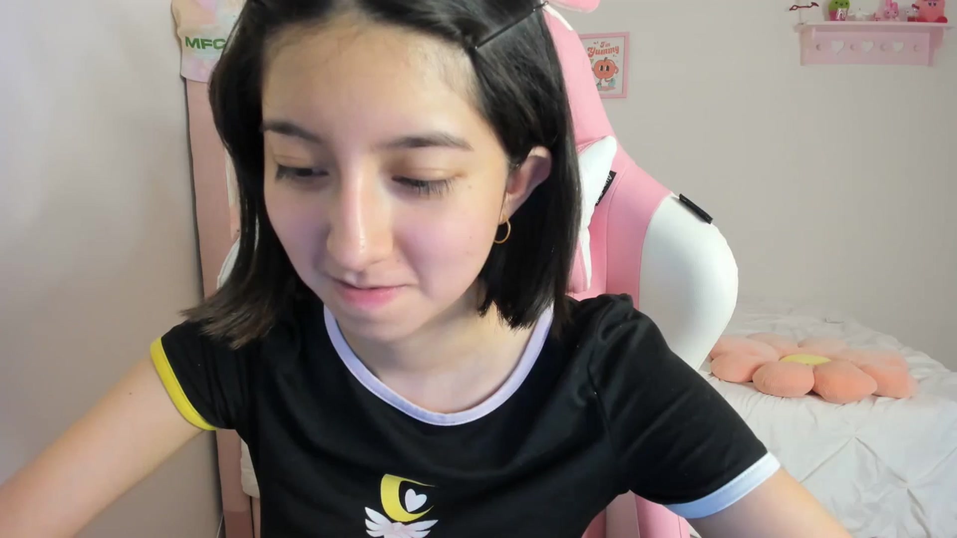 Gallery image thumbnail from Cherrycute666's myfreecams stream on, 03/11/2024, 07:29 image 2 of 20