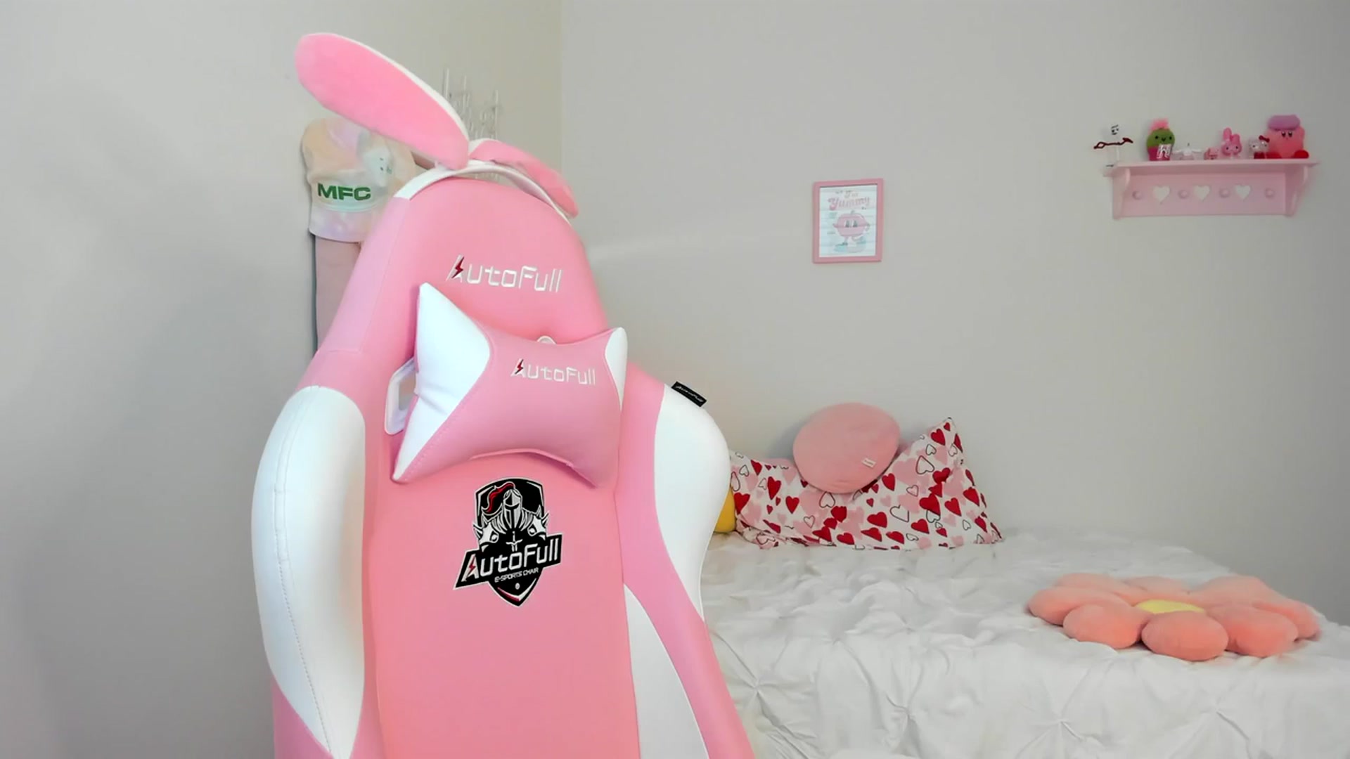 Gallery image thumbnail from Cherrycute666's myfreecams stream on, 03/12/2024, 24:00 image 19 of 20