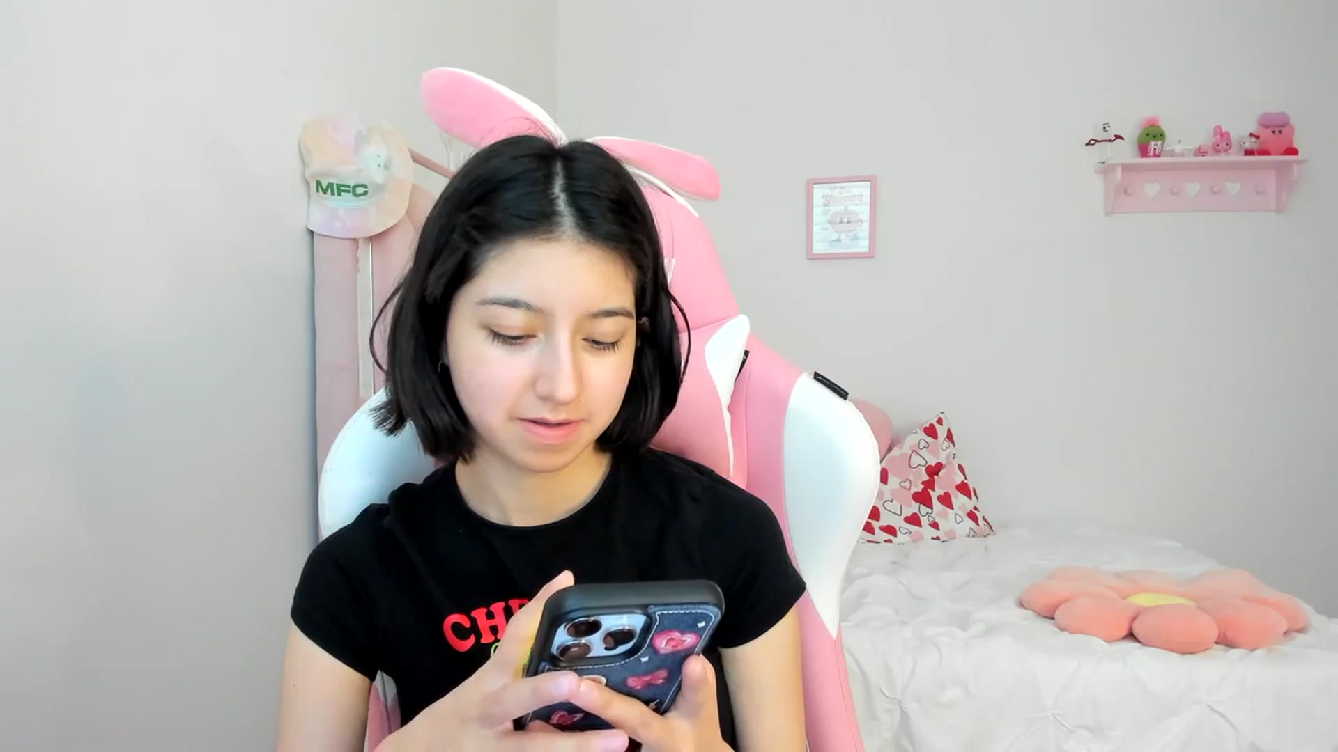Gallery image thumbnail from Cherrycute666's myfreecams stream on, 03/12/2024, 24:00 image 7 of 20