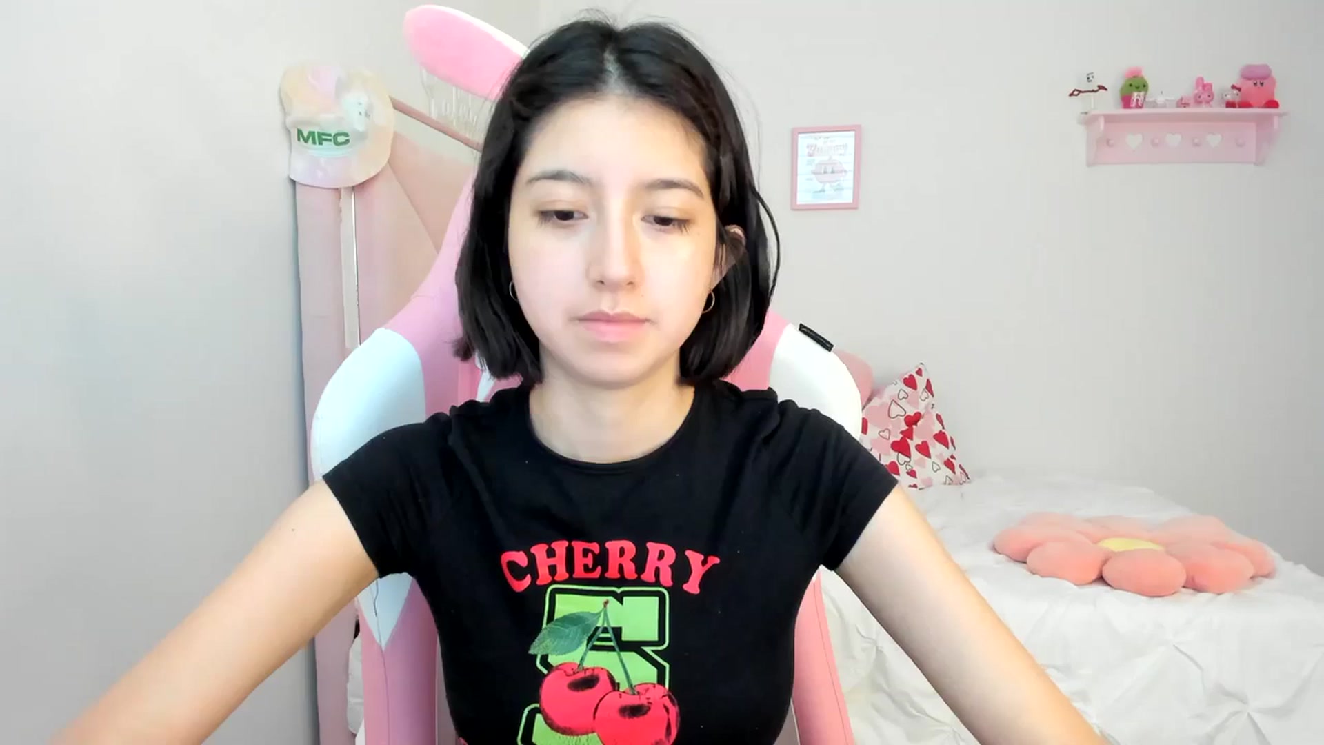 Gallery image thumbnail from Cherrycute666's myfreecams stream on, 03/12/2024, 24:00 image 4 of 20