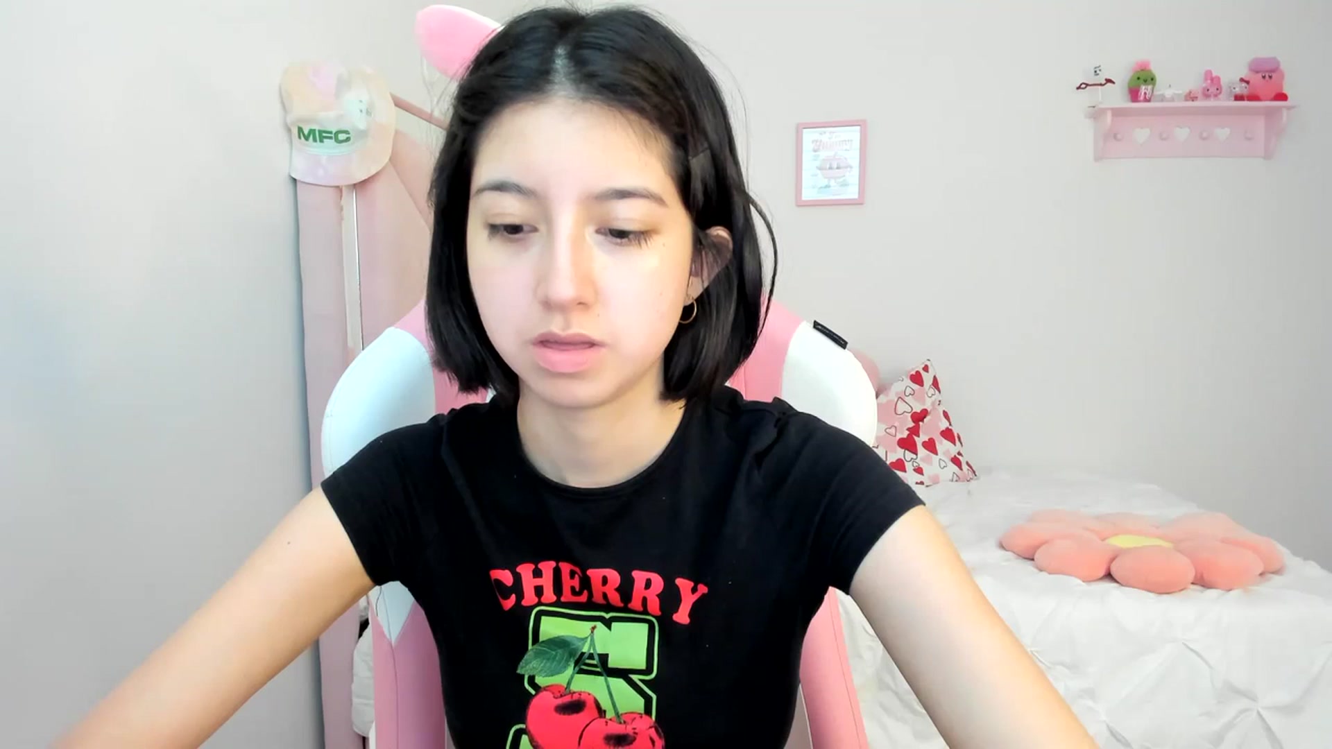 Gallery image thumbnail from Cherrycute666's myfreecams stream on, 03/12/2024, 24:00 image 3 of 20