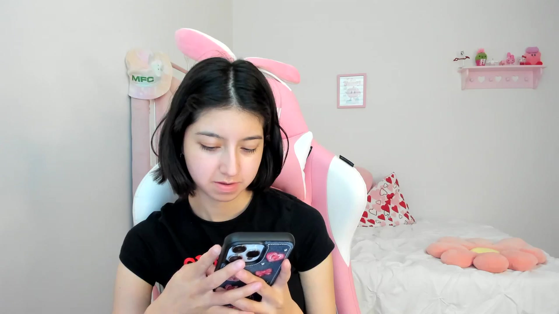 Gallery image thumbnail from Cherrycute666's myfreecams stream on, 03/12/2024, 24:00 image 8 of 20