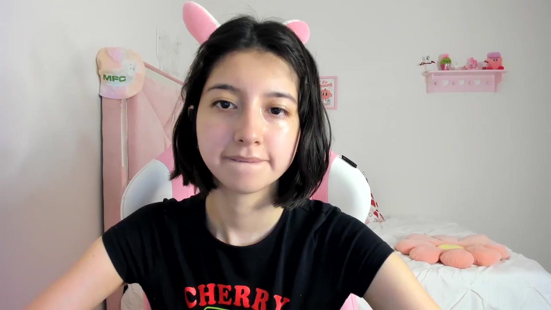 Gallery image thumbnail from Cherrycute666's myfreecams stream on, 03/12/2024, 01:12 image 17 of 20