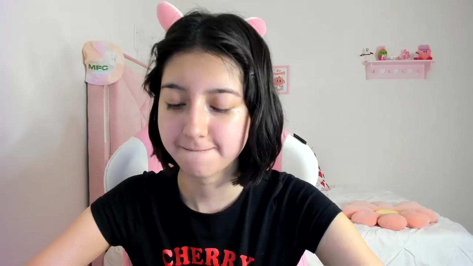 Gallery image thumbnail from Cherrycute666's myfreecams stream on, 03/12/2024, 01:12 image 16 of 20