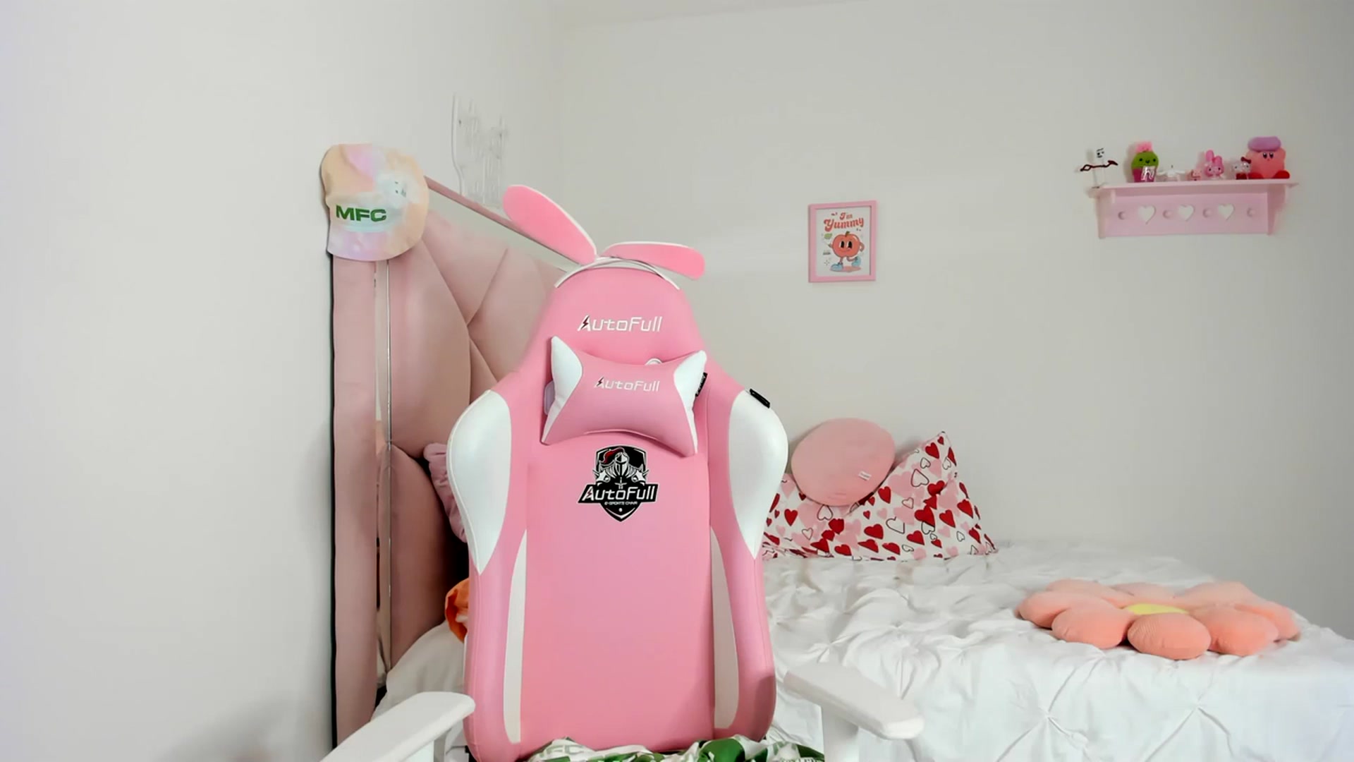 Gallery image thumbnail from Cherrycute666's myfreecams stream on, 03/12/2024, 04:14 image 10 of 20