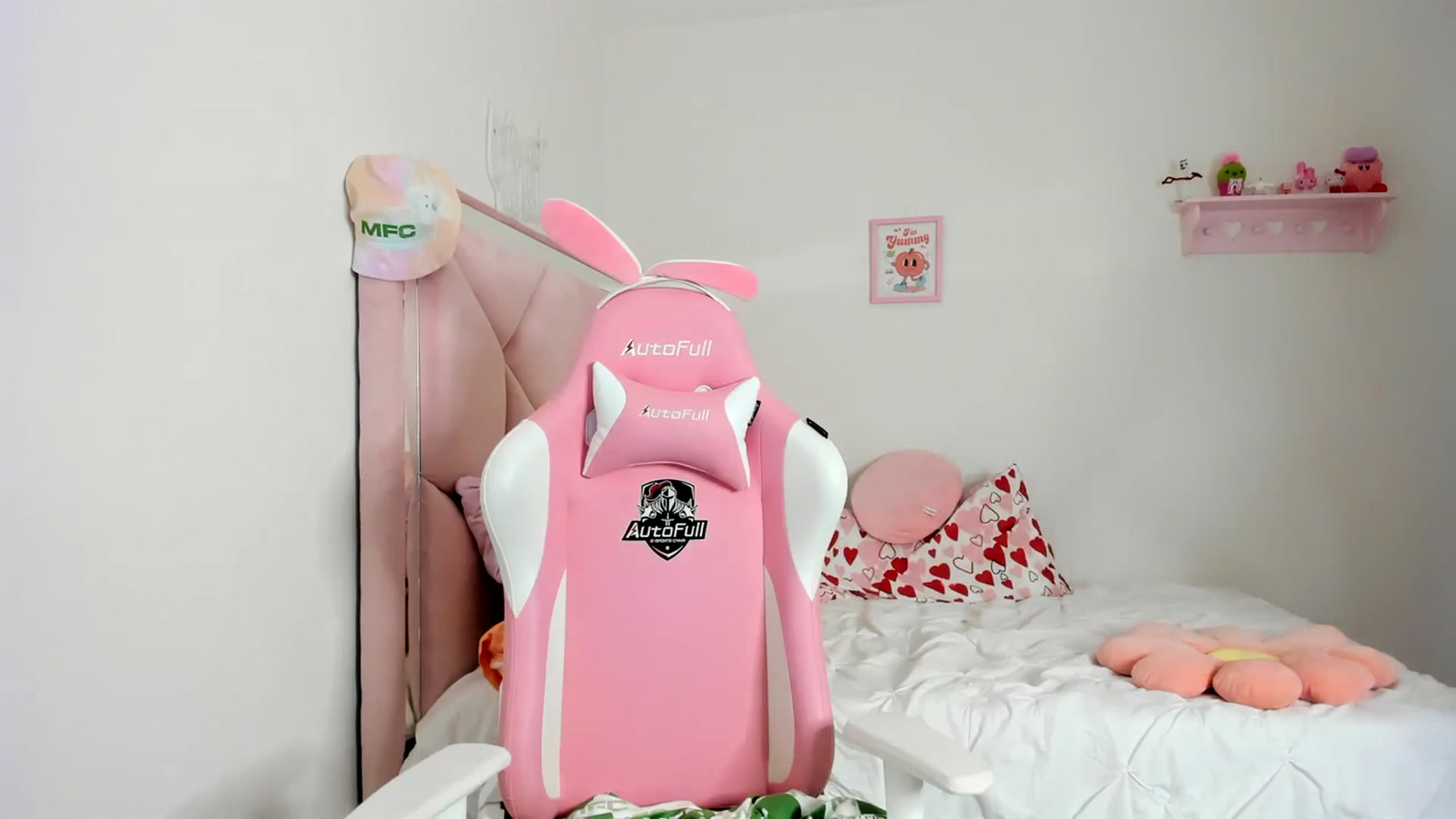 Gallery image thumbnail from Cherrycute666's myfreecams stream on, 03/12/2024, 04:14 image 9 of 20