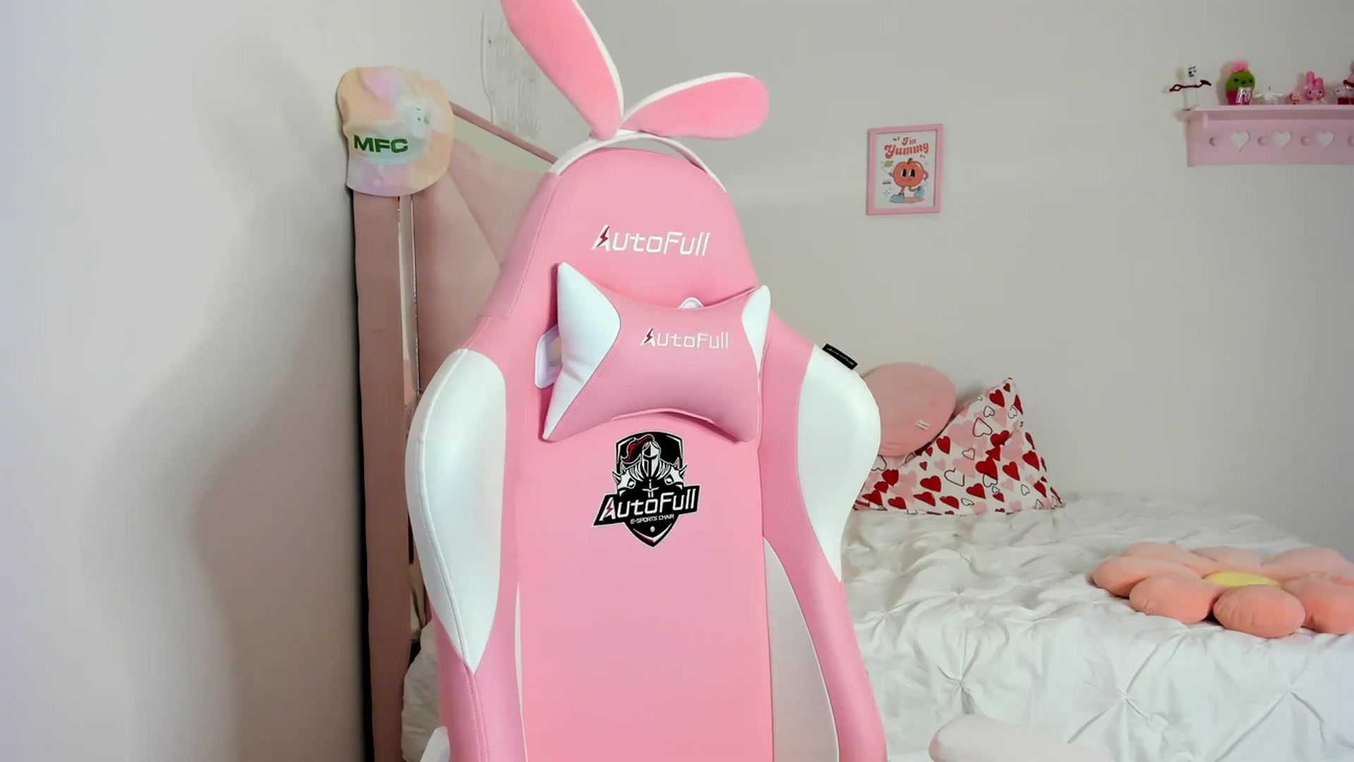 Gallery image thumbnail from Cherrycute666's myfreecams stream on, 03/12/2024, 04:14 image 4 of 20