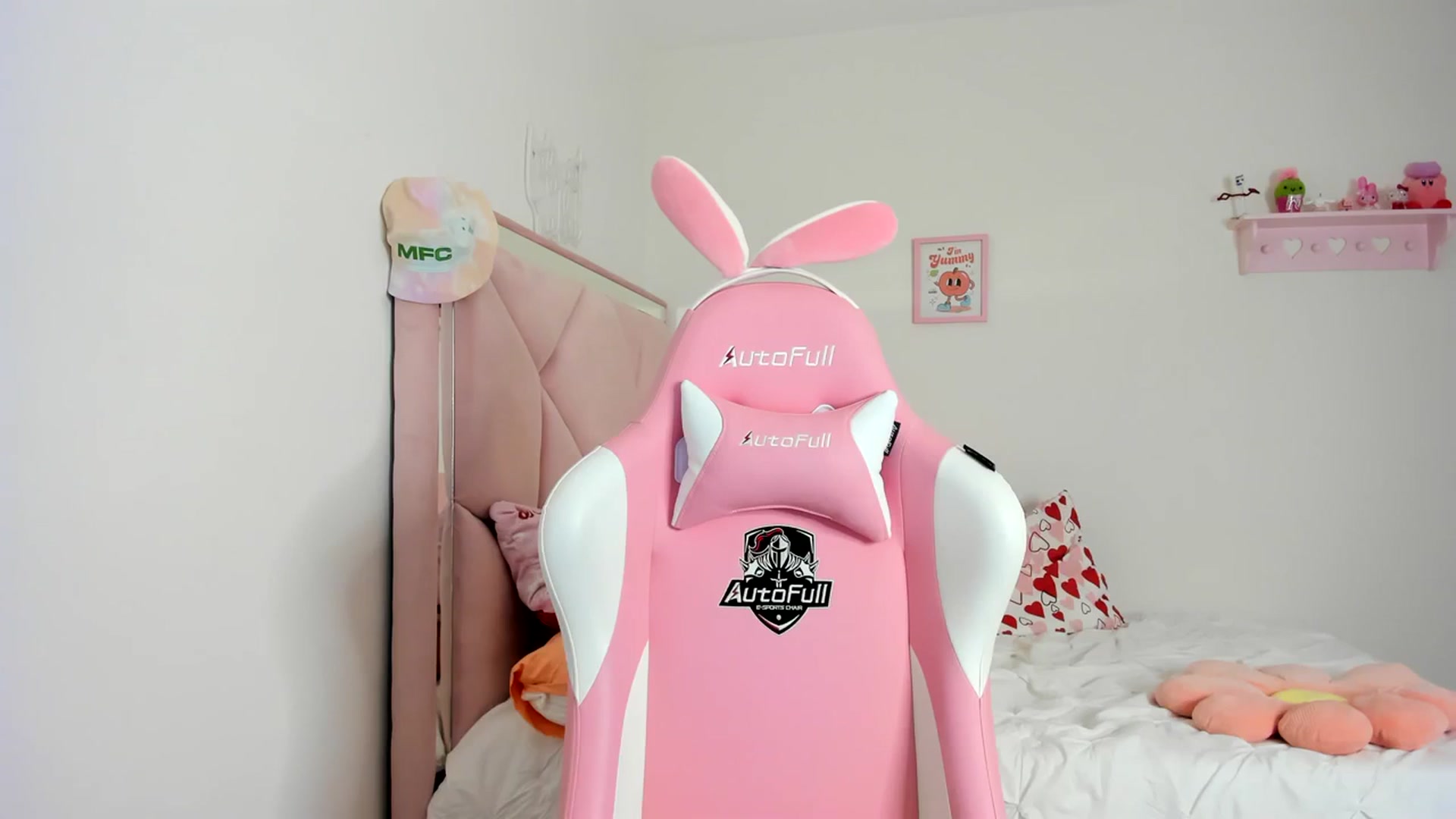 Gallery image thumbnail from Cherrycute666's myfreecams stream on, 03/12/2024, 04:14 image 2 of 20