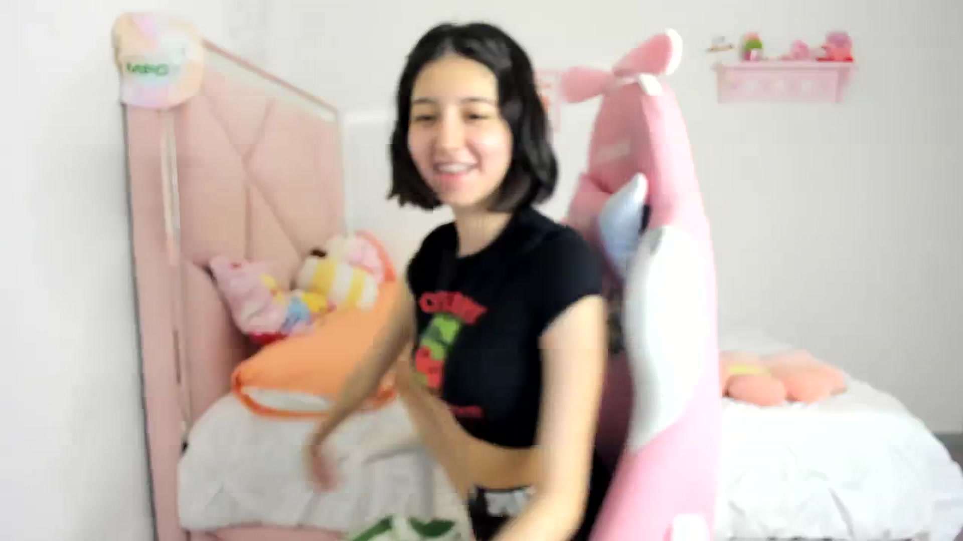 Gallery image thumbnail from Cherrycute666's myfreecams stream on, 03/12/2024, 04:53 image 15 of 20