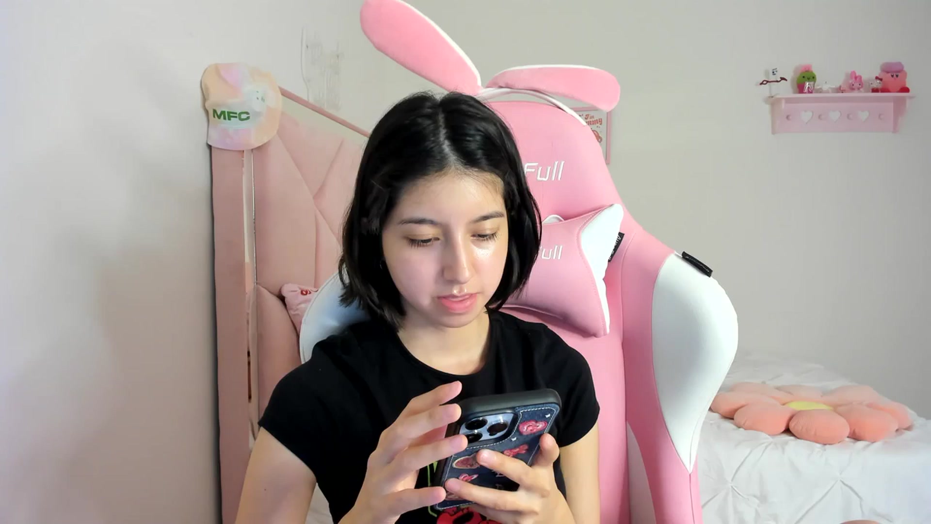 Gallery image thumbnail from Cherrycute666's myfreecams stream on, 03/12/2024, 04:53 image 1 of 20