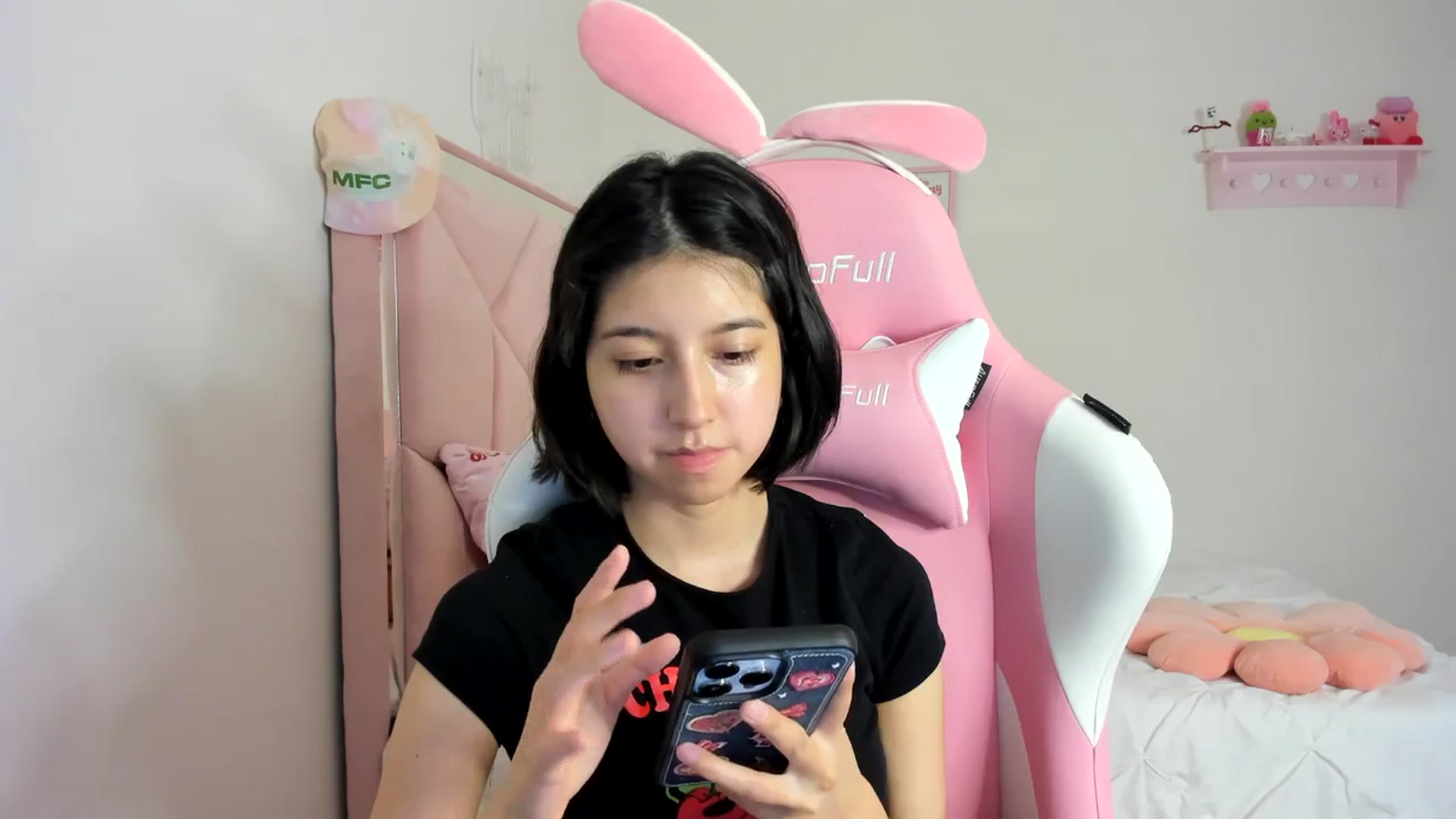 Gallery image thumbnail from Cherrycute666's myfreecams stream on, 03/12/2024, 04:53 image 2 of 20