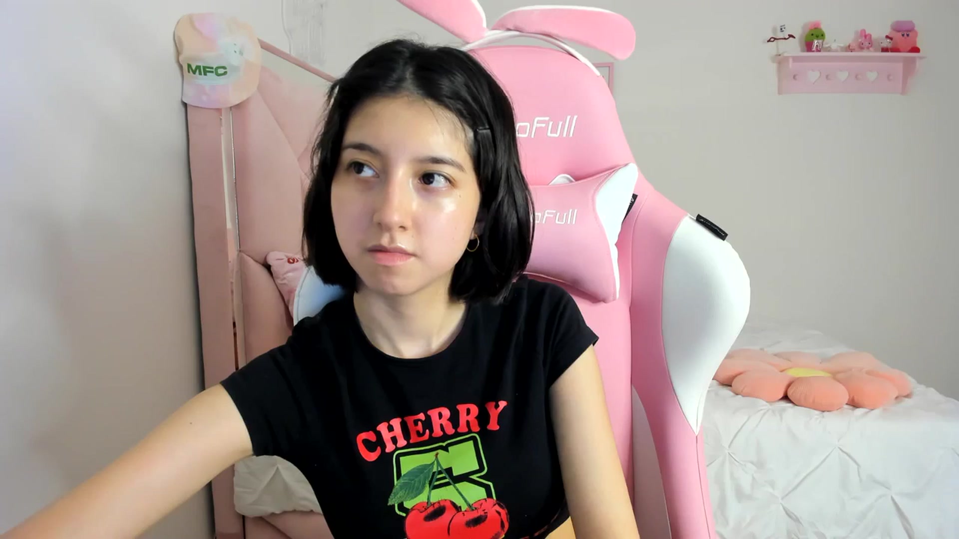 Gallery image thumbnail from Cherrycute666's myfreecams stream on, 03/12/2024, 04:53 image 10 of 20