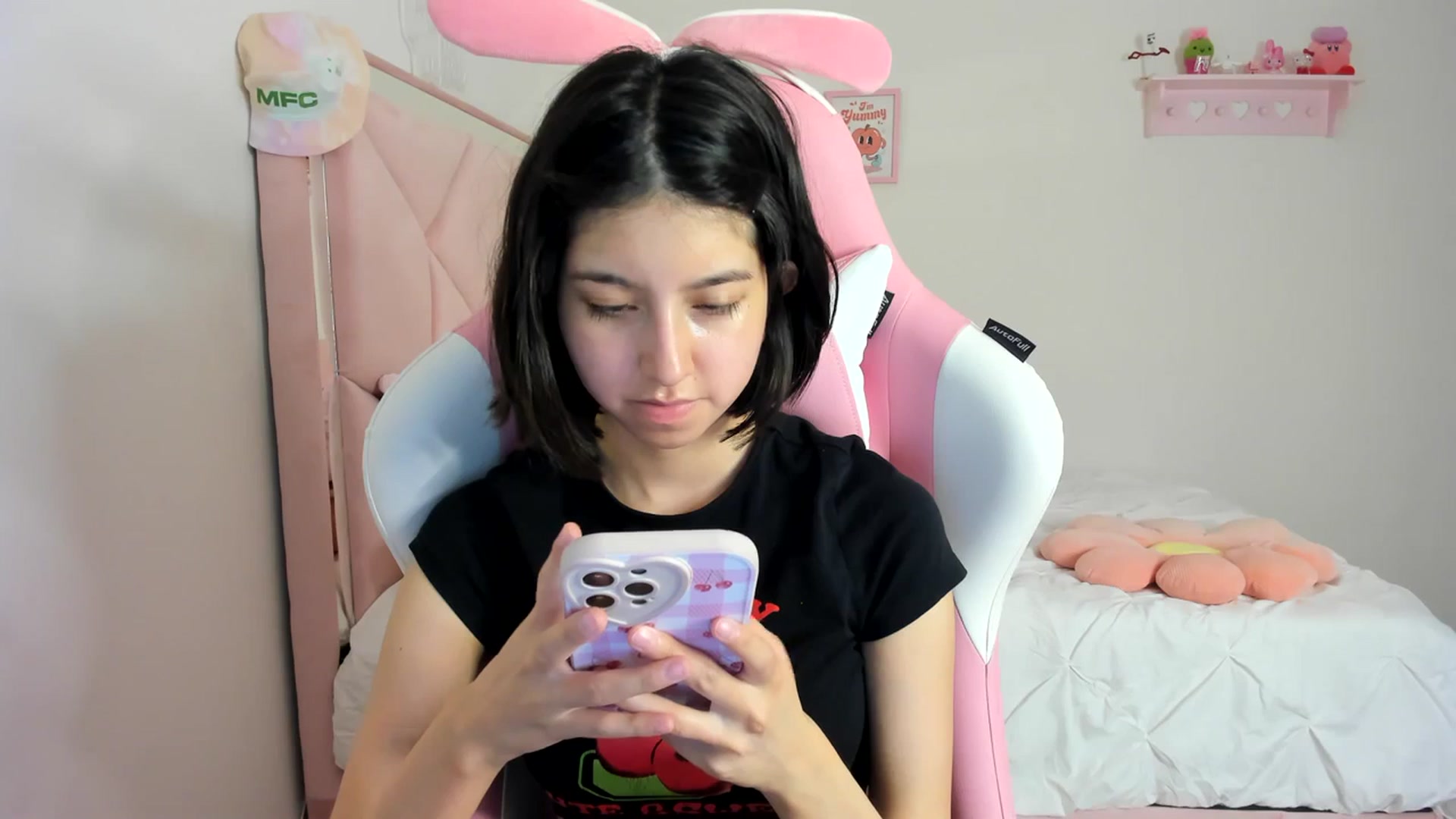 Gallery image thumbnail from Cherrycute666's myfreecams stream on, 03/12/2024, 04:53 image 17 of 20