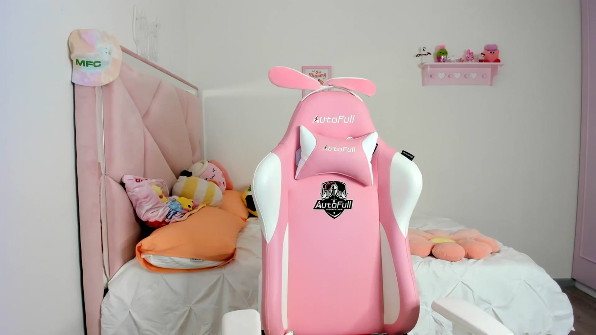 Gallery image thumbnail from Cherrycute666's myfreecams stream on, 03/12/2024, 07:22 image 17 of 20
