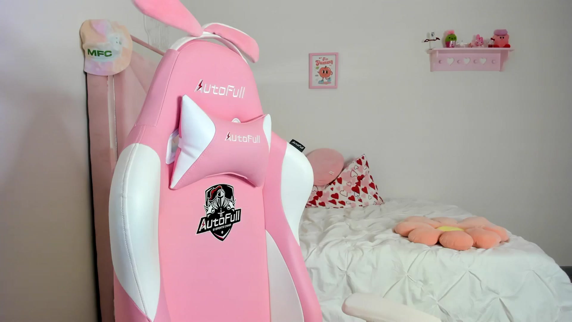 Gallery image thumbnail from Cherrycute666's myfreecams stream on, 03/12/2024, 07:22 image 6 of 20