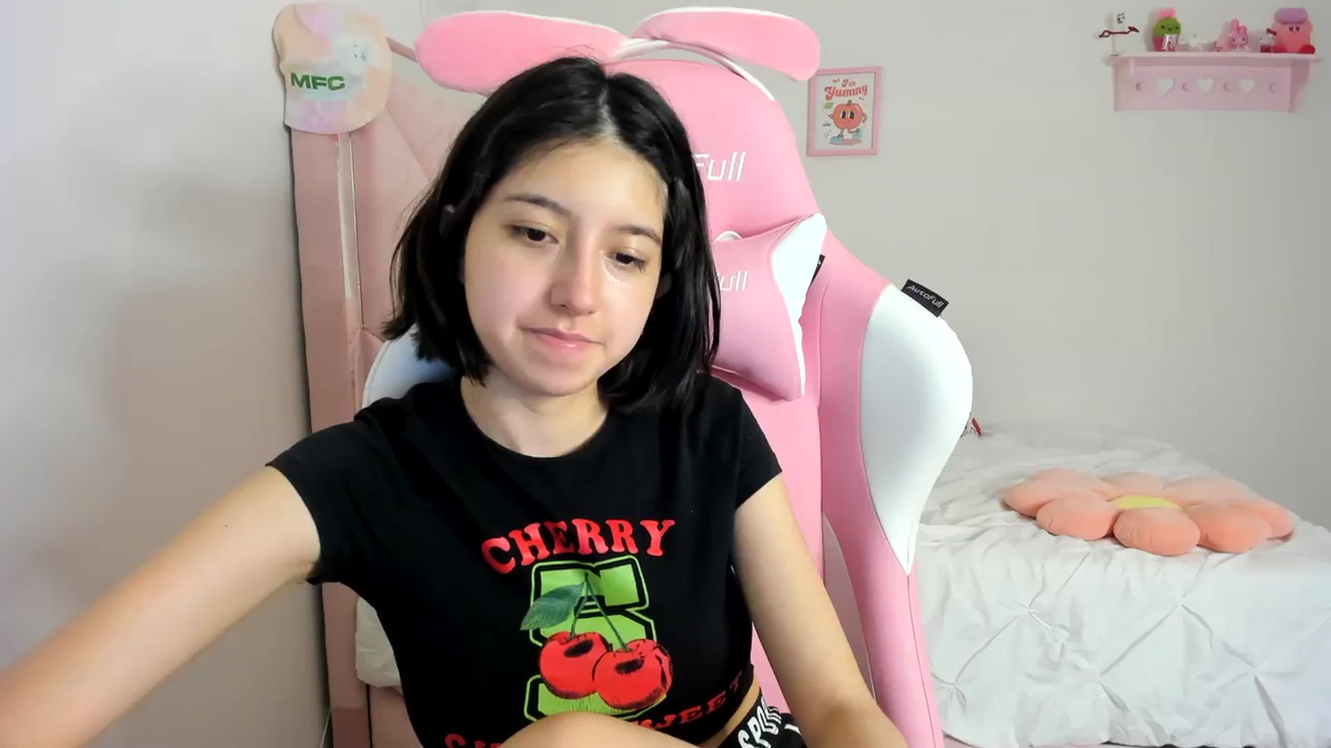 Gallery image thumbnail from Cherrycute666's myfreecams stream on, 03/12/2024, 09:10 image 16 of 20