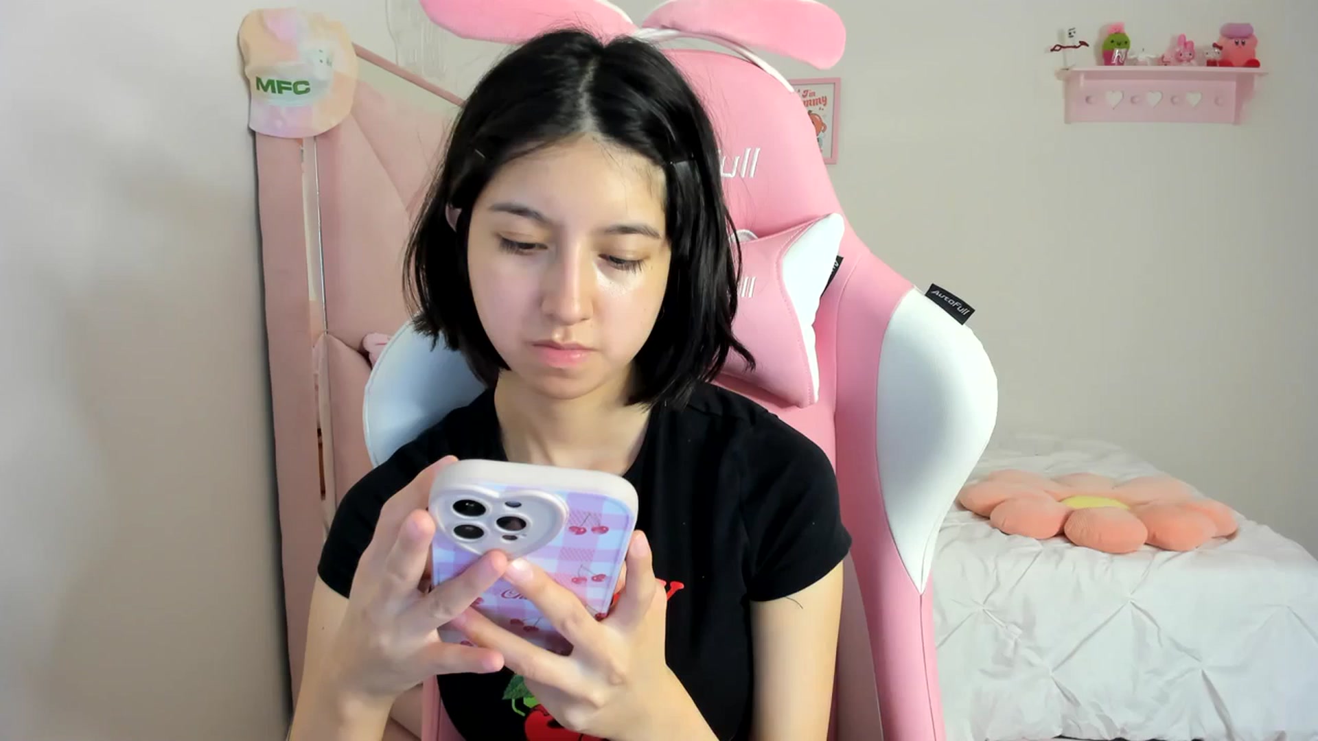 Gallery image thumbnail from Cherrycute666's myfreecams stream on, 03/12/2024, 09:10 image 1 of 20