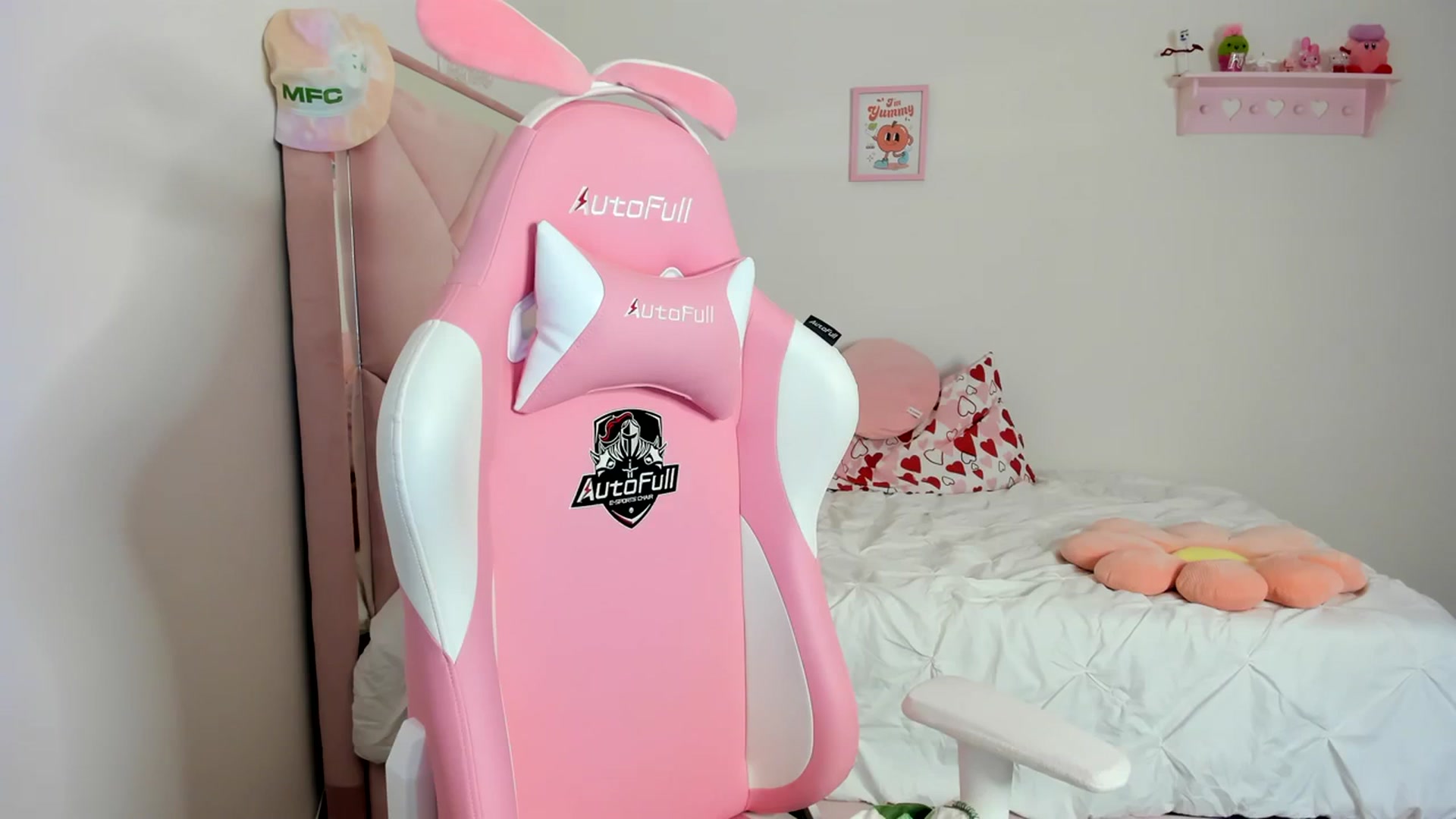 Gallery image thumbnail from Cherrycute666's myfreecams stream on, 03/12/2024, 09:10 image 3 of 20