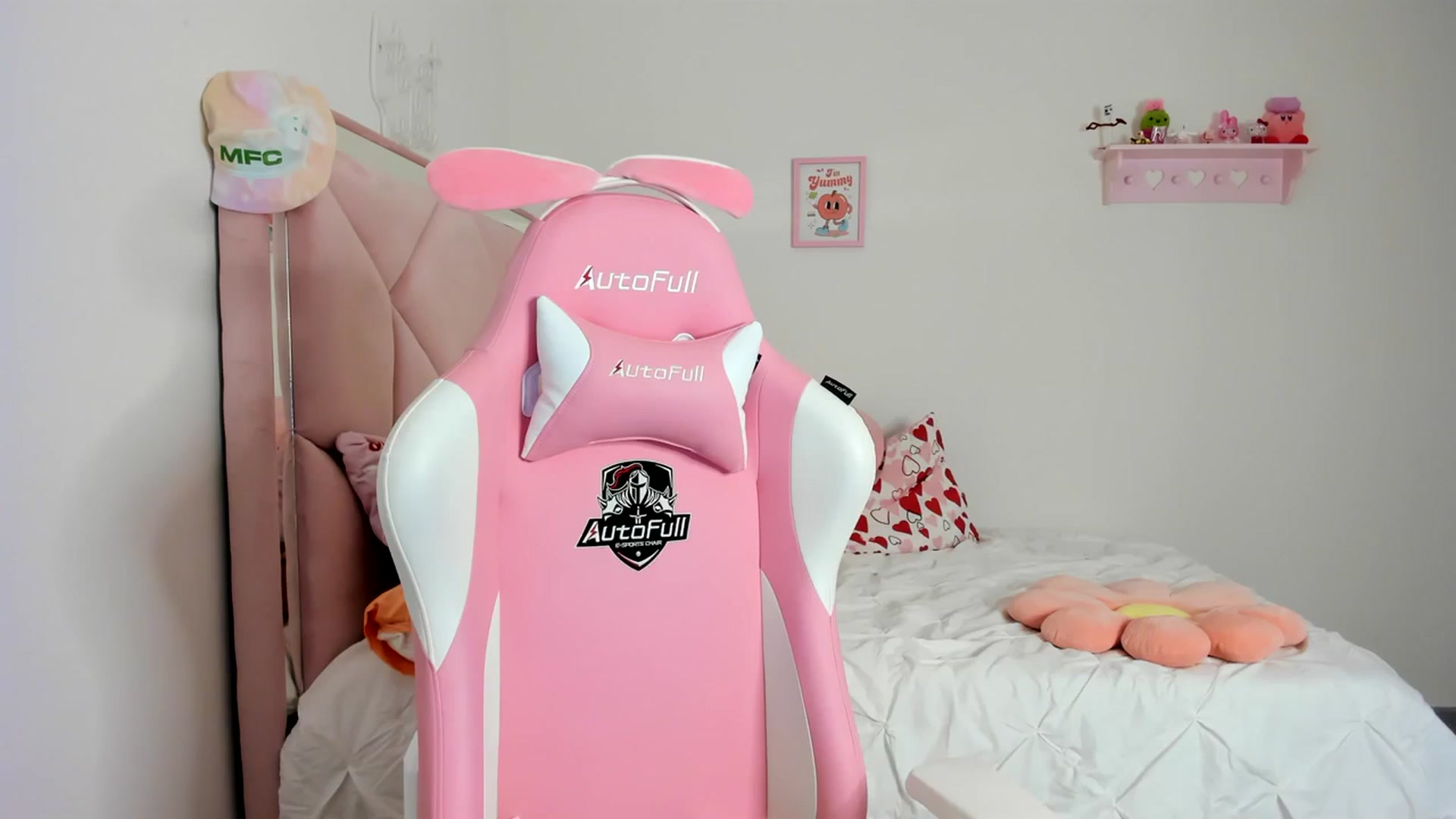 Gallery image thumbnail from Cherrycute666's myfreecams stream on, 03/13/2024, 03:46 image 6 of 20