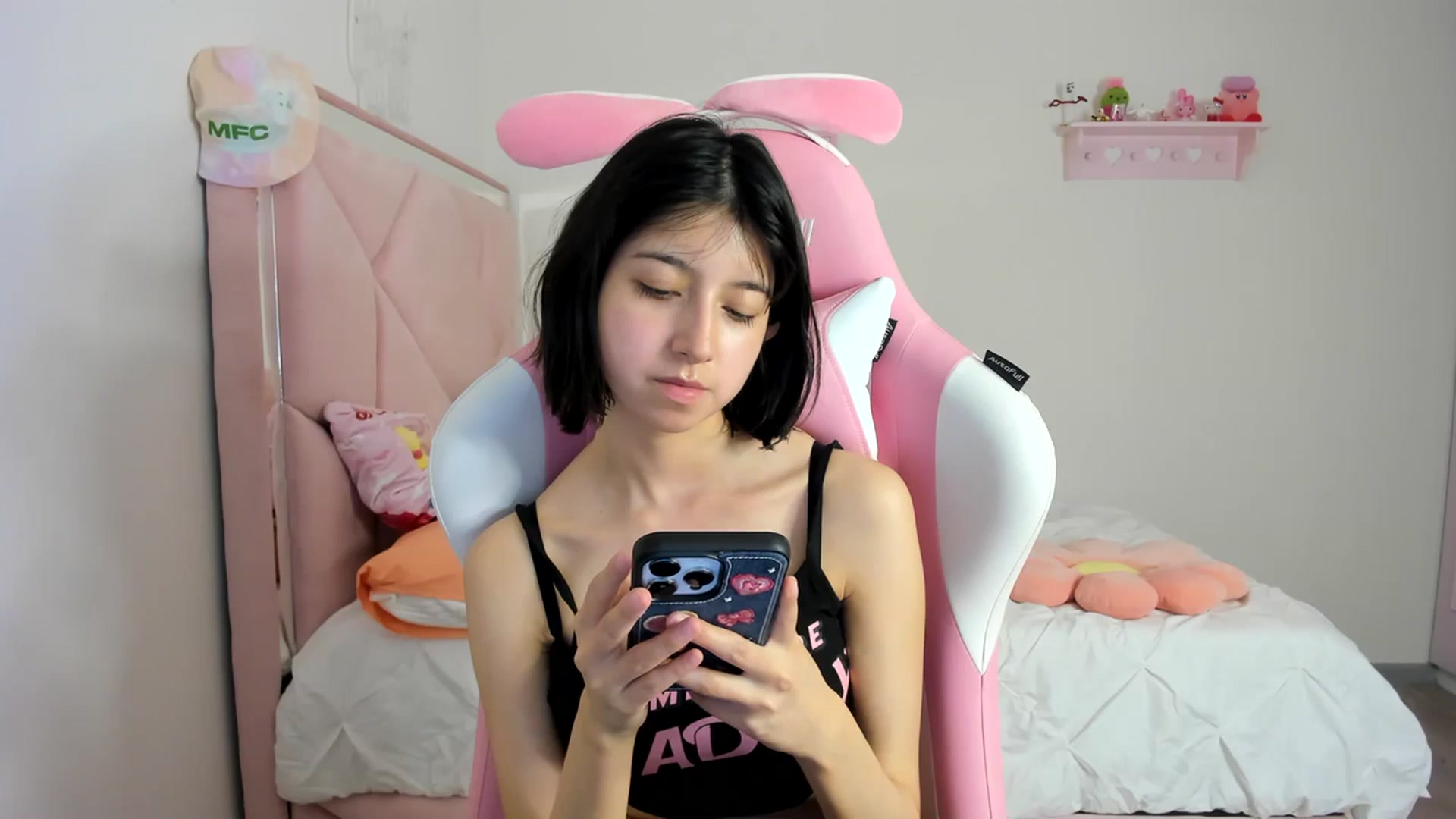 Gallery image thumbnail from Cherrycute666's myfreecams stream on, 03/13/2024, 06:11 image 5 of 20